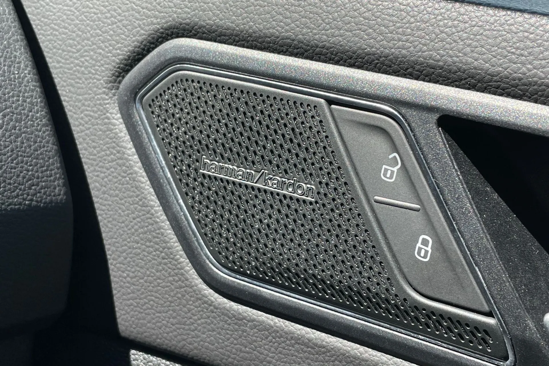 VOLKSWAGEN TIGUAN thumbnail image number 43
