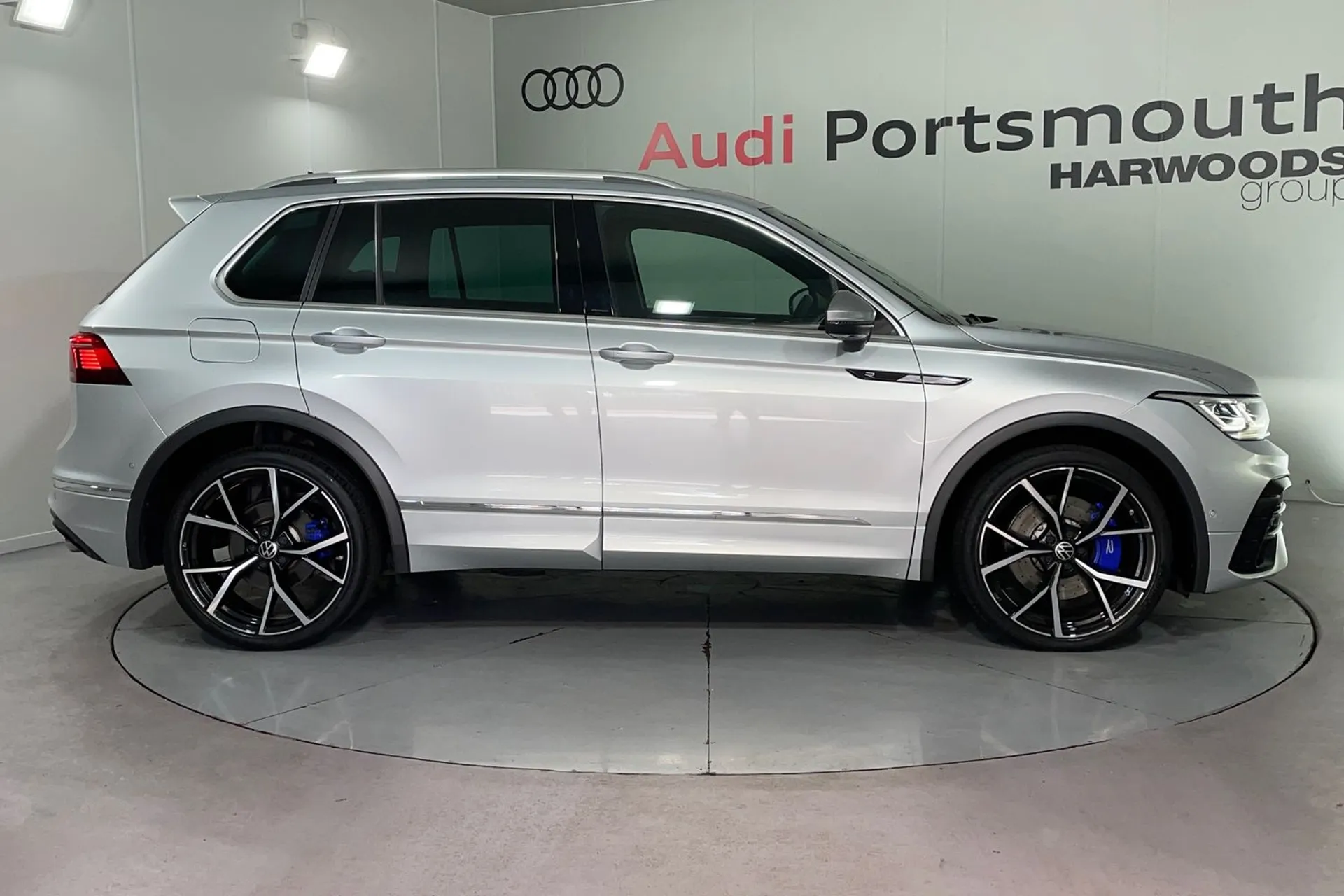 VOLKSWAGEN TIGUAN thumbnail image number 2