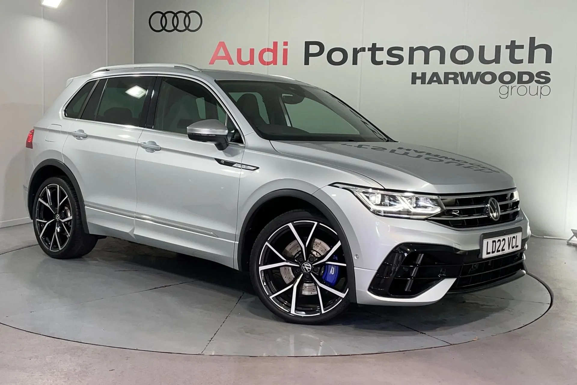 VOLKSWAGEN TIGUAN focused image