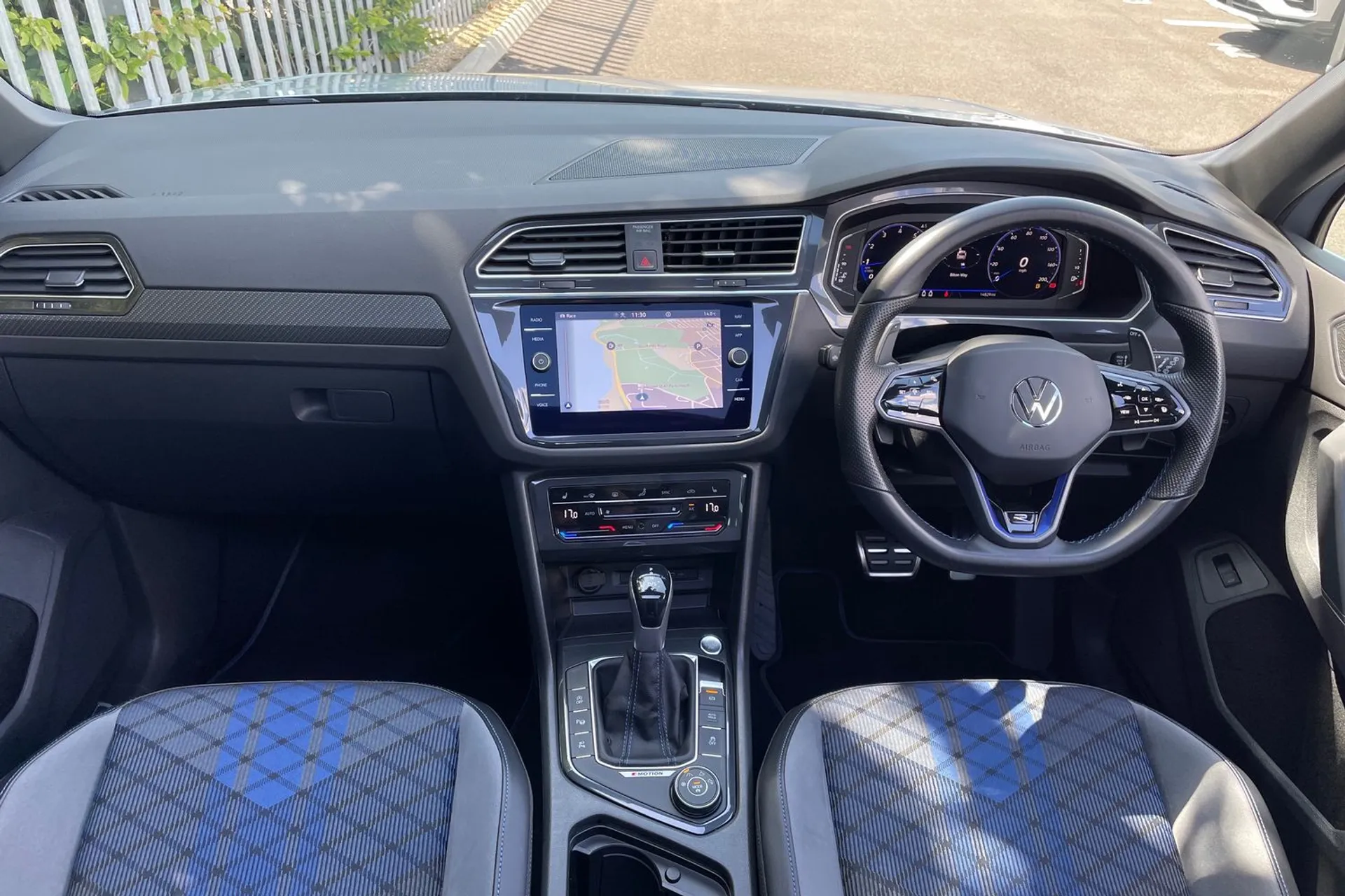 VOLKSWAGEN TIGUAN thumbnail image number 3
