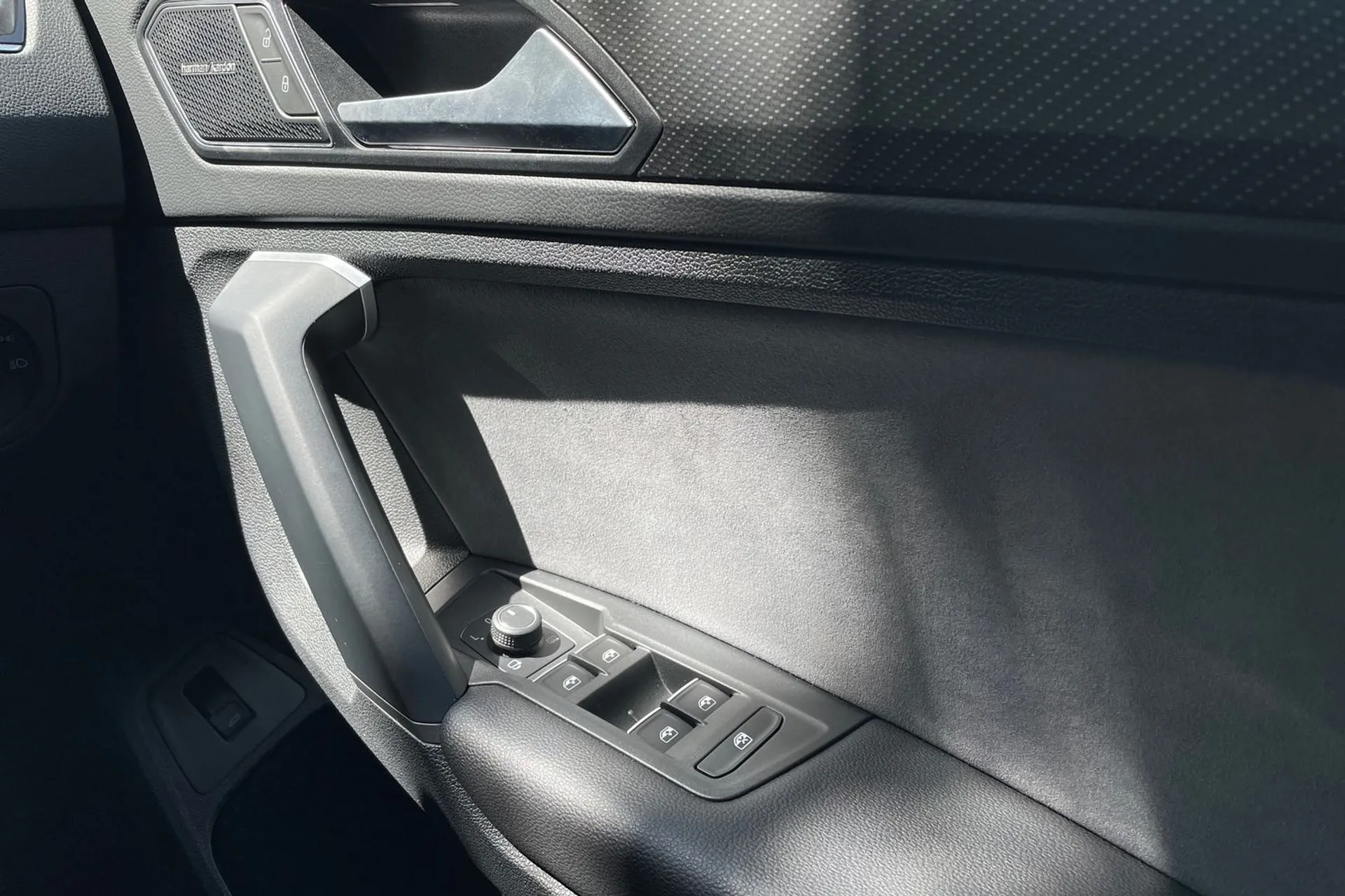VOLKSWAGEN TIGUAN thumbnail image number 39