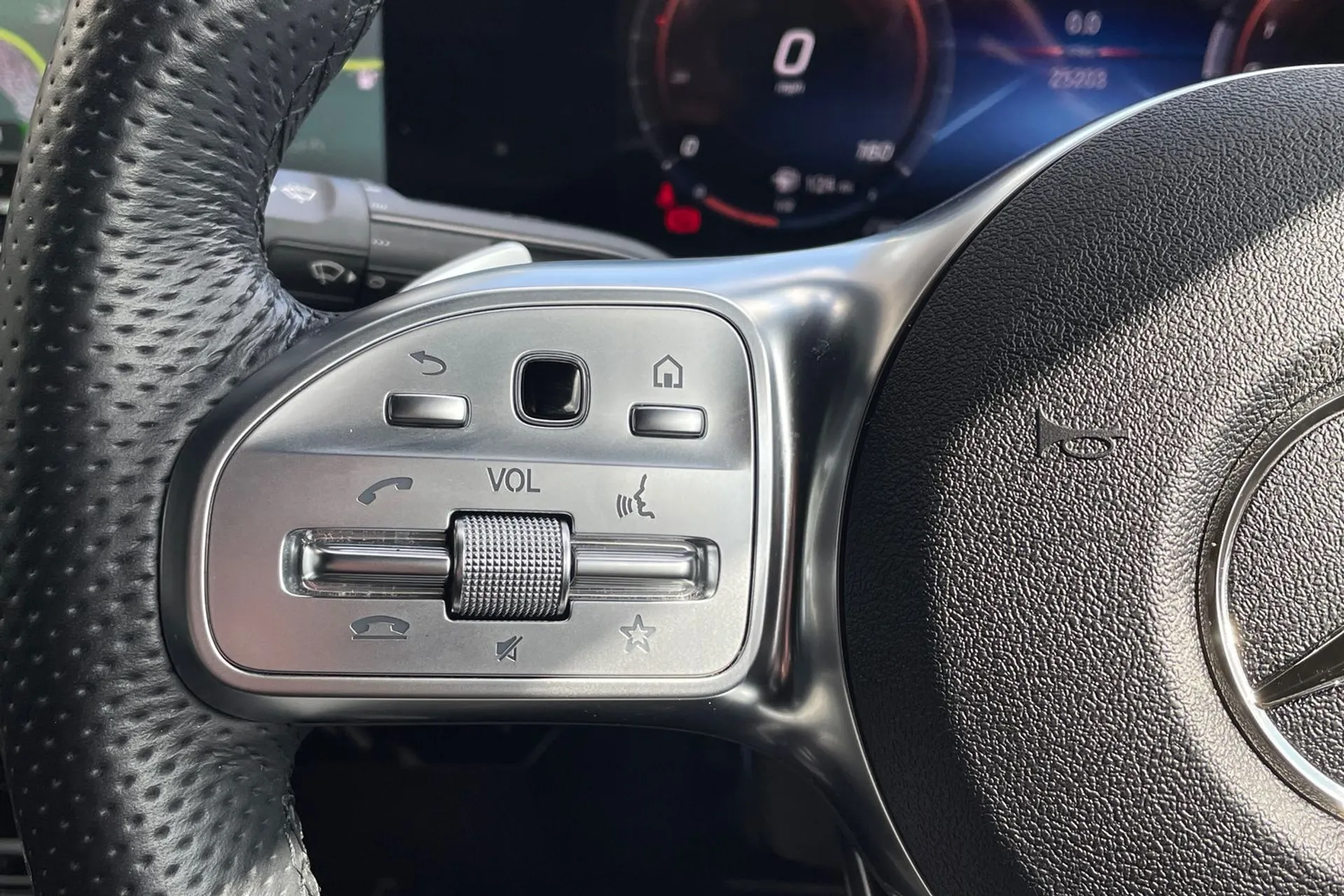 MERCEDES-BENZ CLA thumbnail image number 51