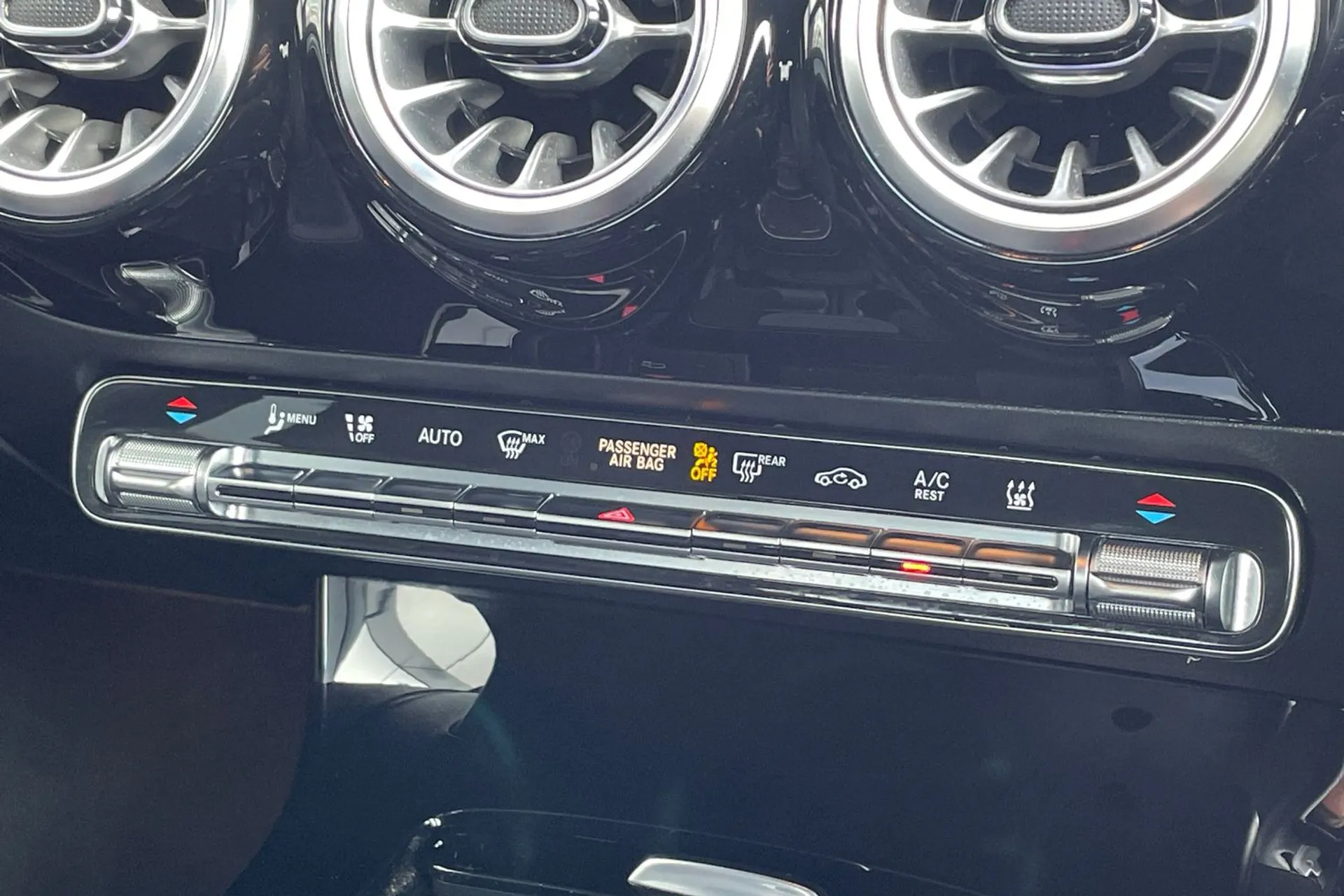 MERCEDES-BENZ CLA thumbnail image number 64