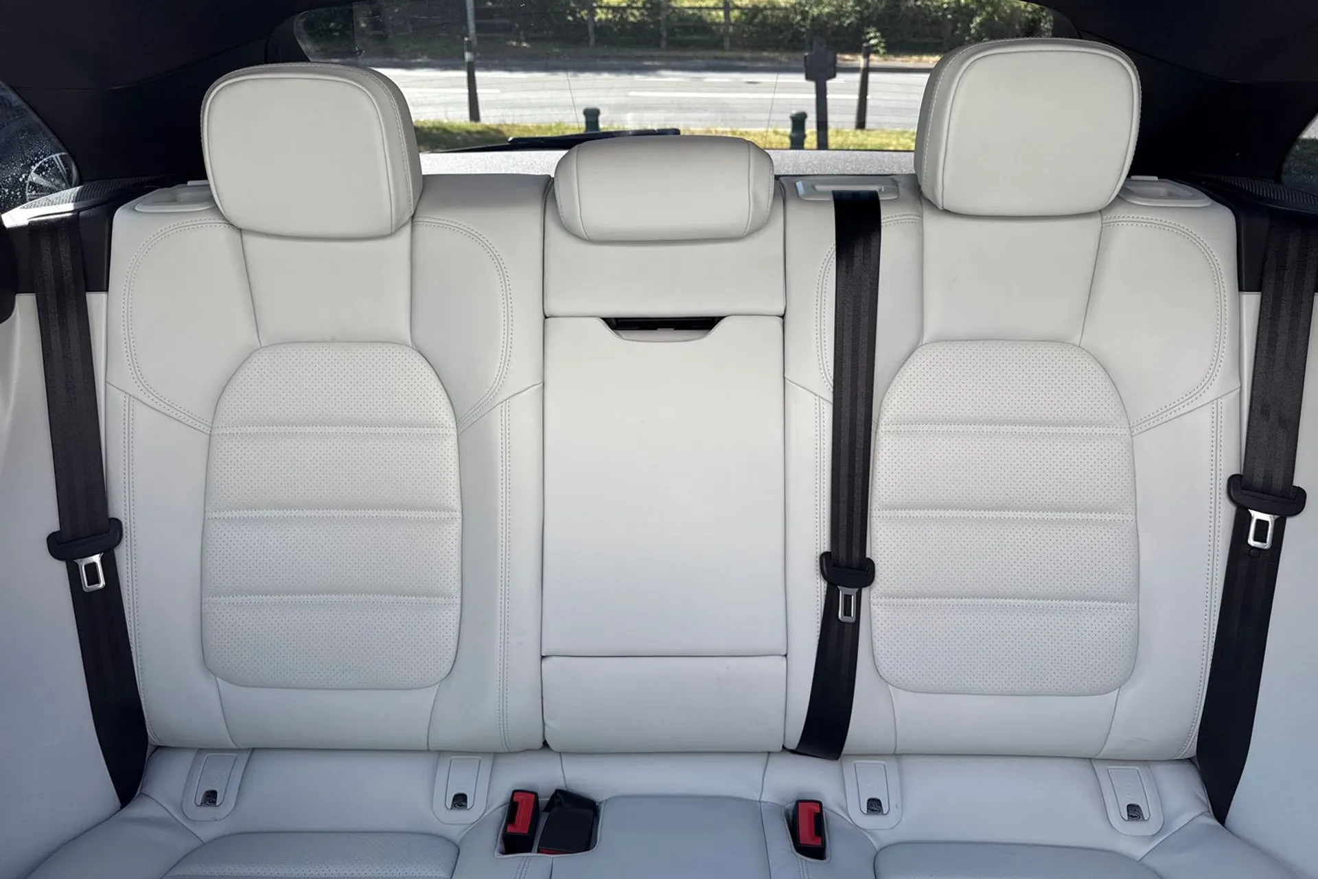 Porsche MACAN thumbnail image number 25