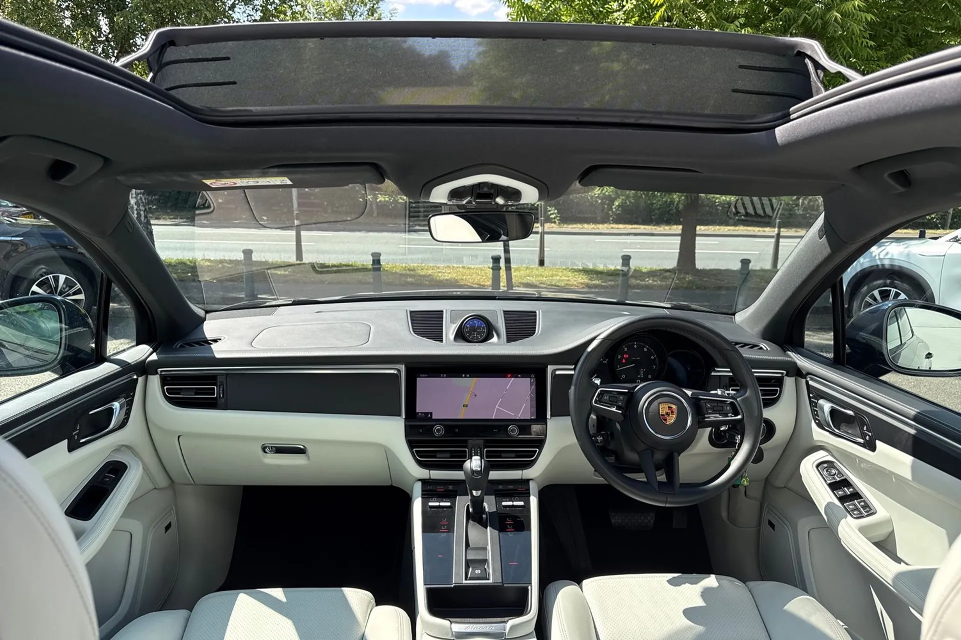 Porsche MACAN thumbnail image number 3