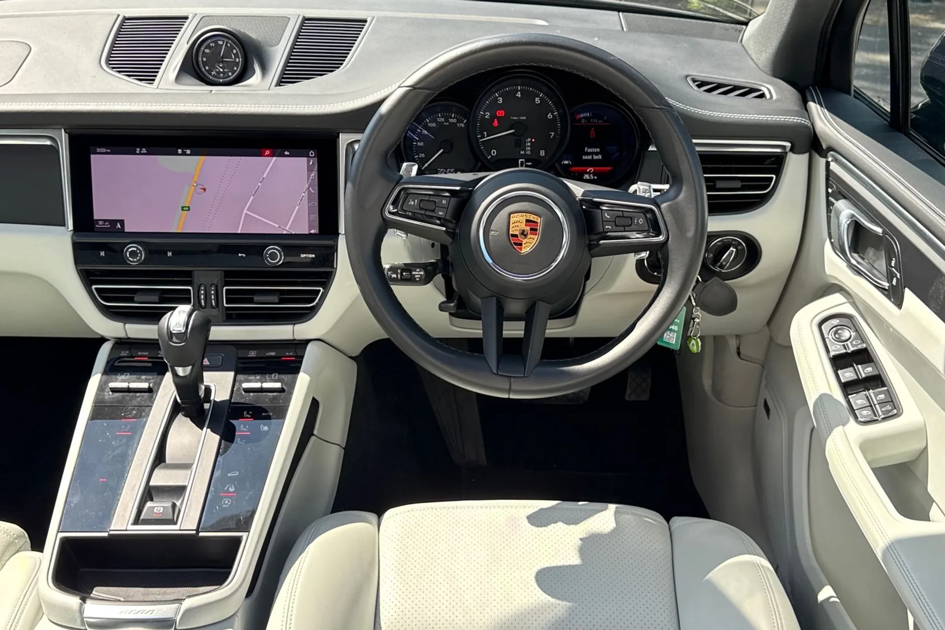 Porsche MACAN thumbnail image number 44