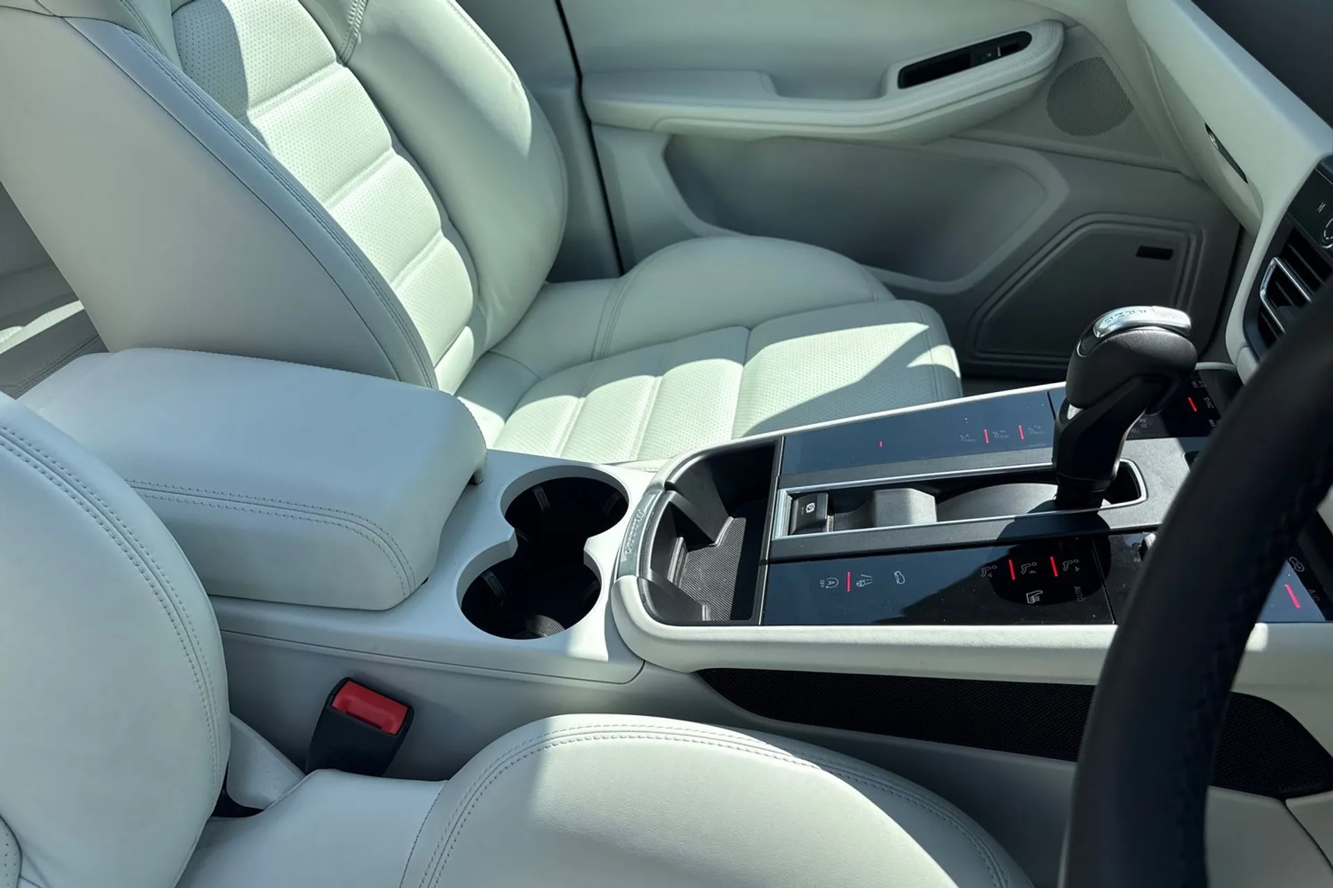 Porsche MACAN thumbnail image number 48