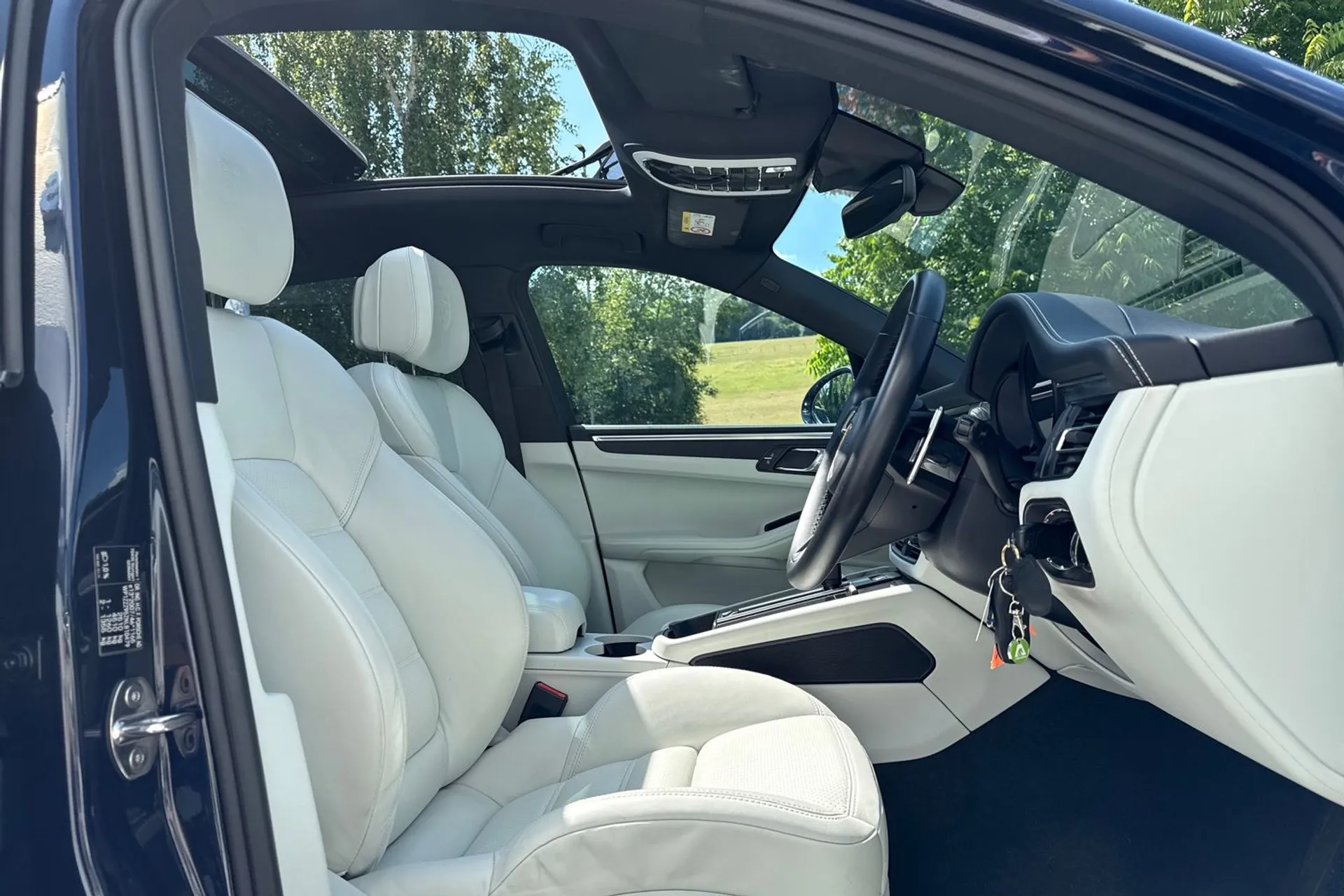 Porsche MACAN thumbnail image number 19