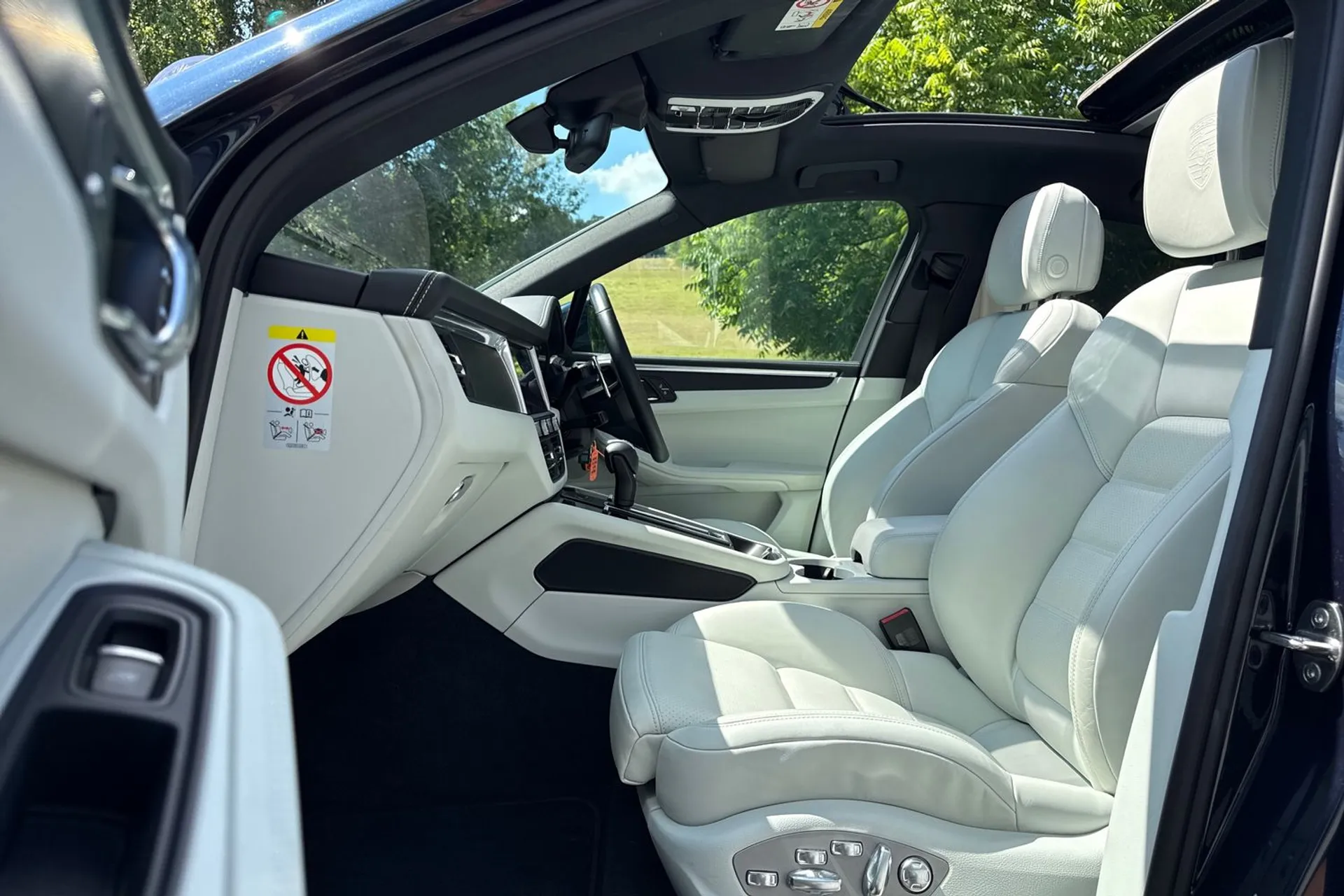 Porsche MACAN thumbnail image number 11