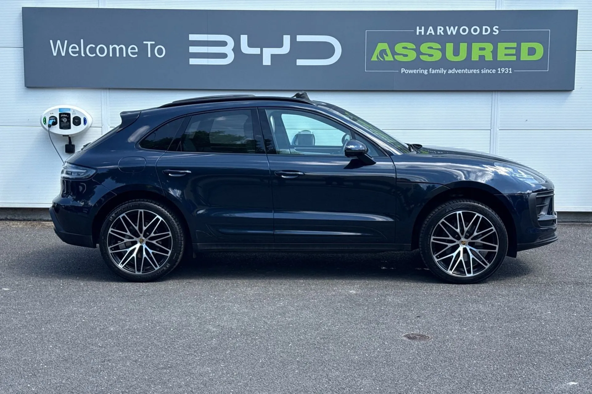 Porsche MACAN thumbnail image number 2