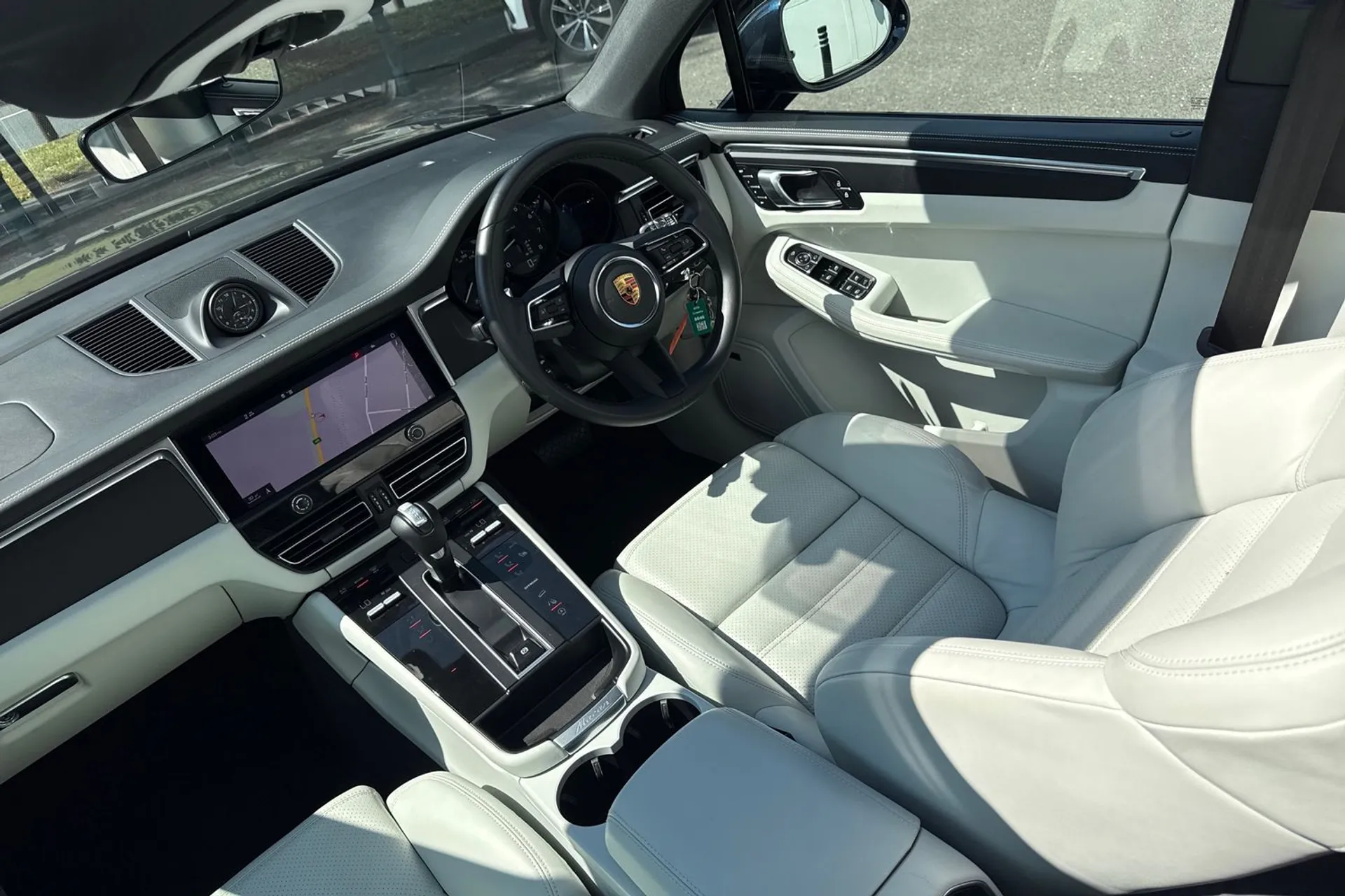 Porsche MACAN thumbnail image number 43