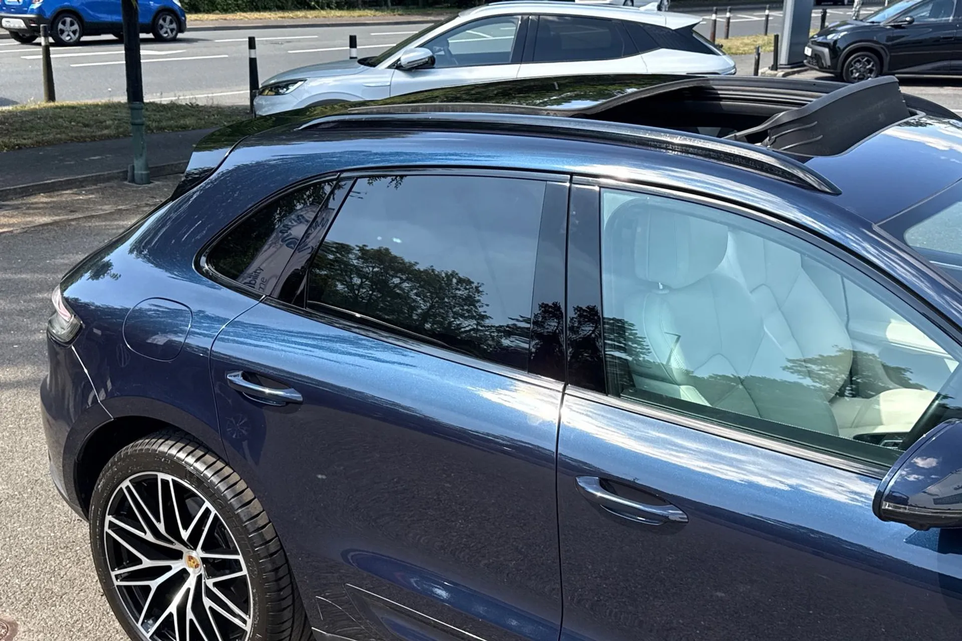 Porsche MACAN thumbnail image number 39