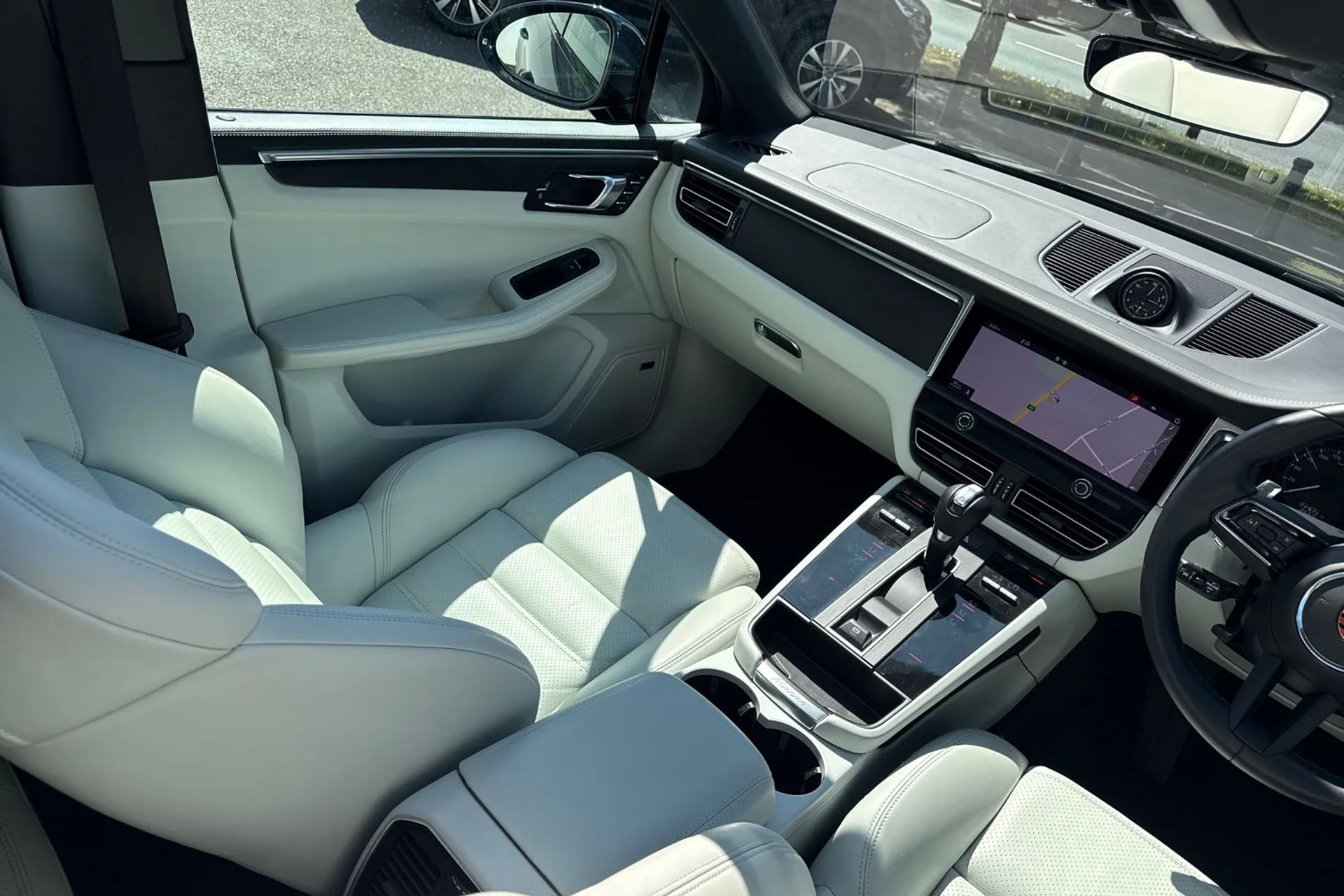 Porsche MACAN thumbnail image number 41