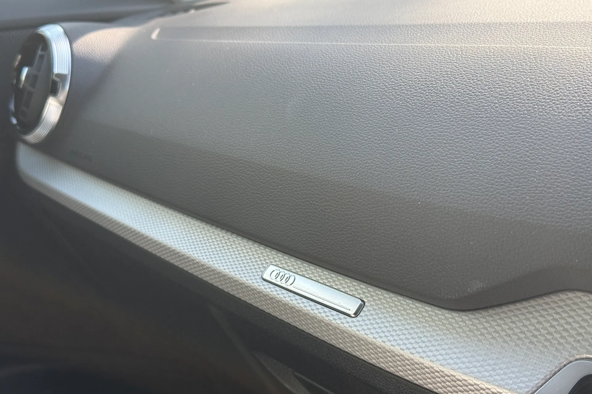 Audi Q2 thumbnail image number 19