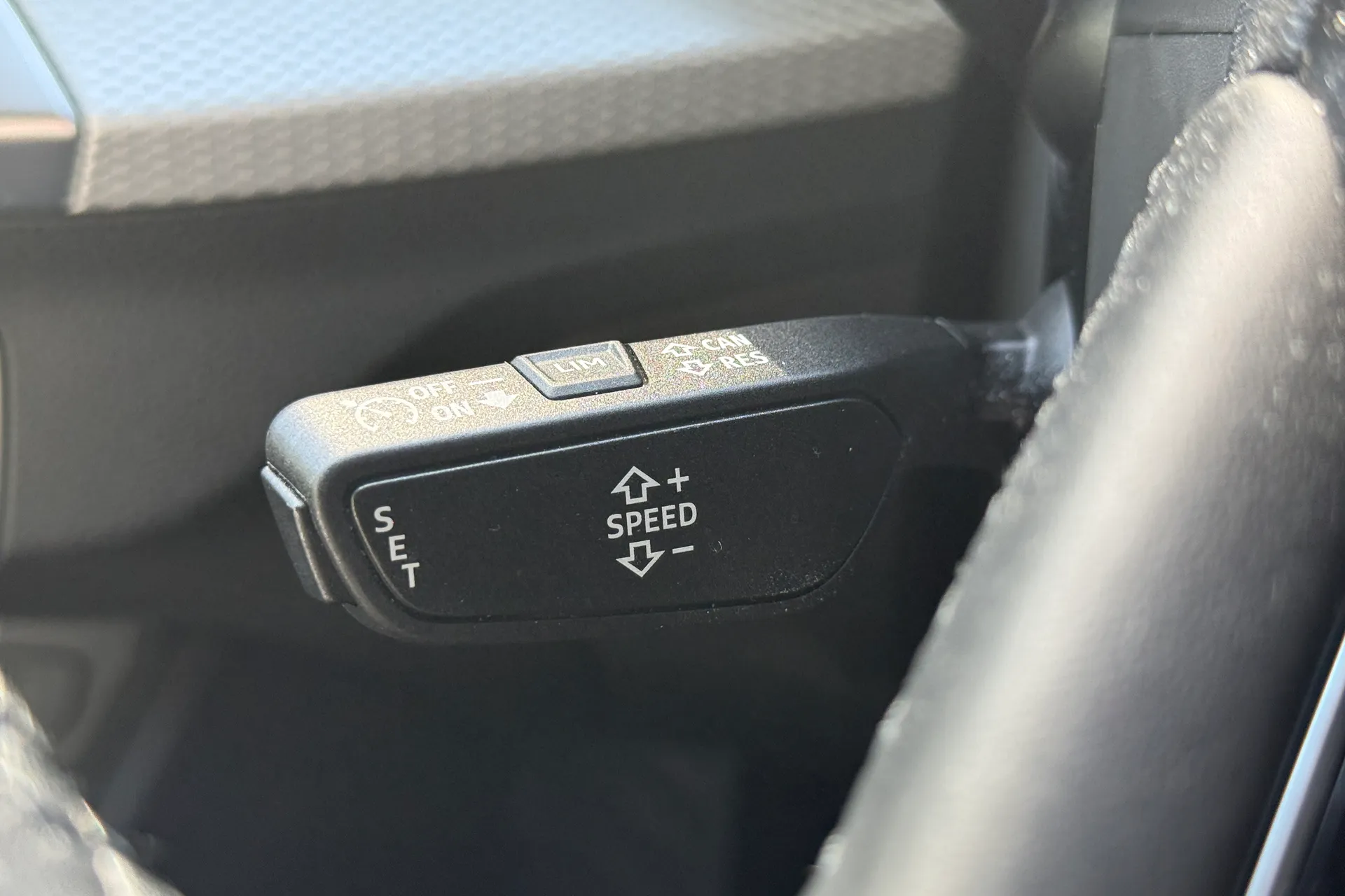 Audi Q2 thumbnail image number 13