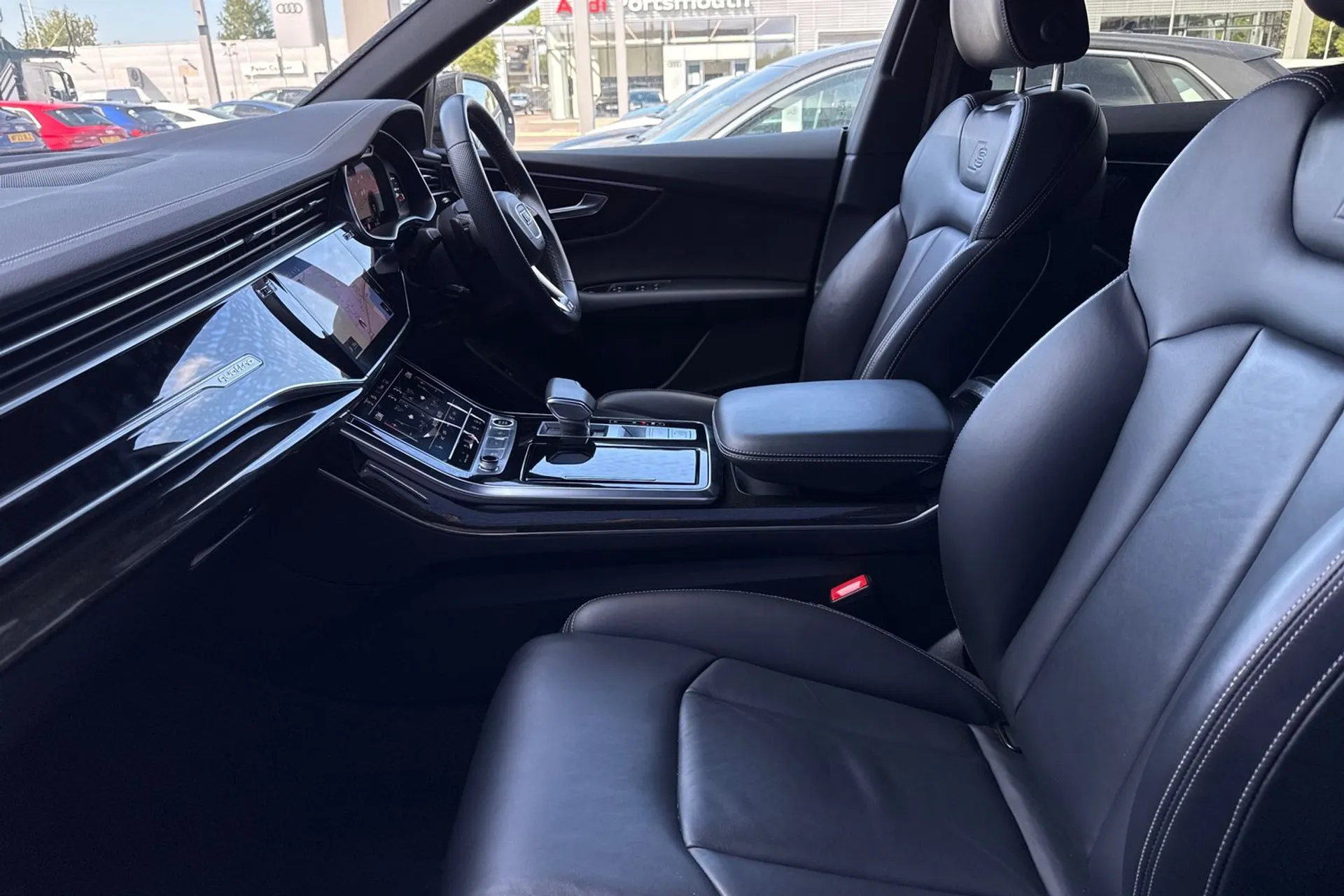 Audi Q8 thumbnail image number 29