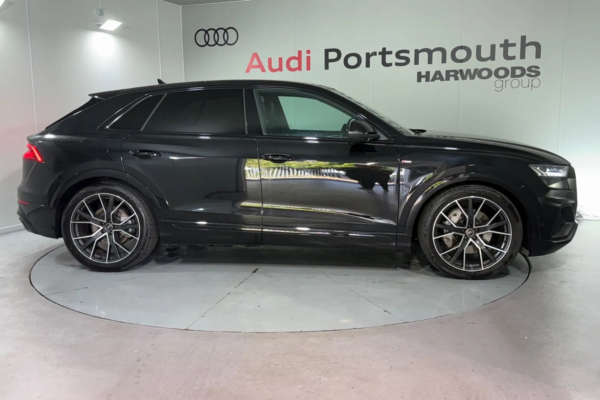 Audi Q8 thumbnail image number 2