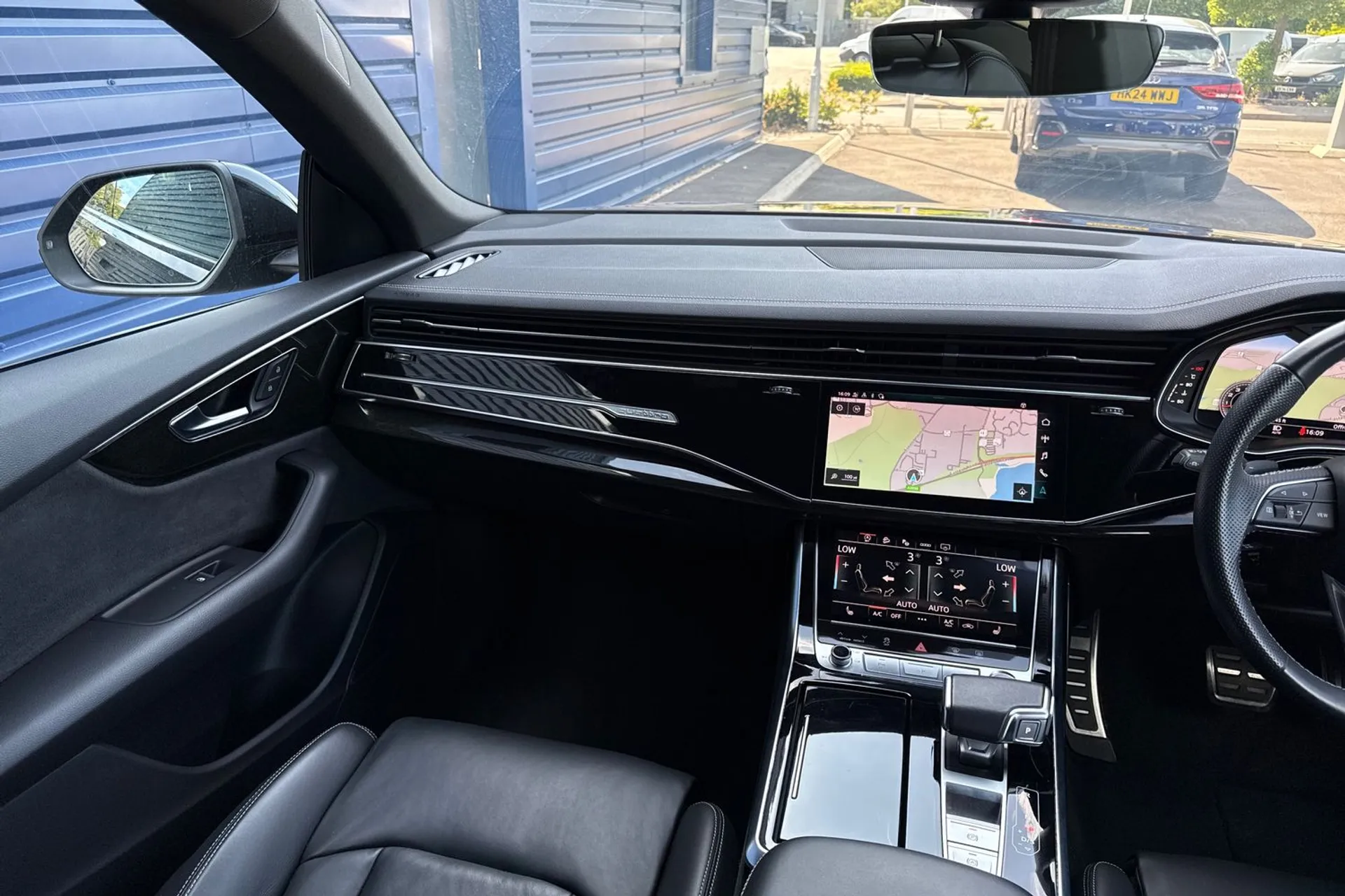 Audi Q8 thumbnail image number 33
