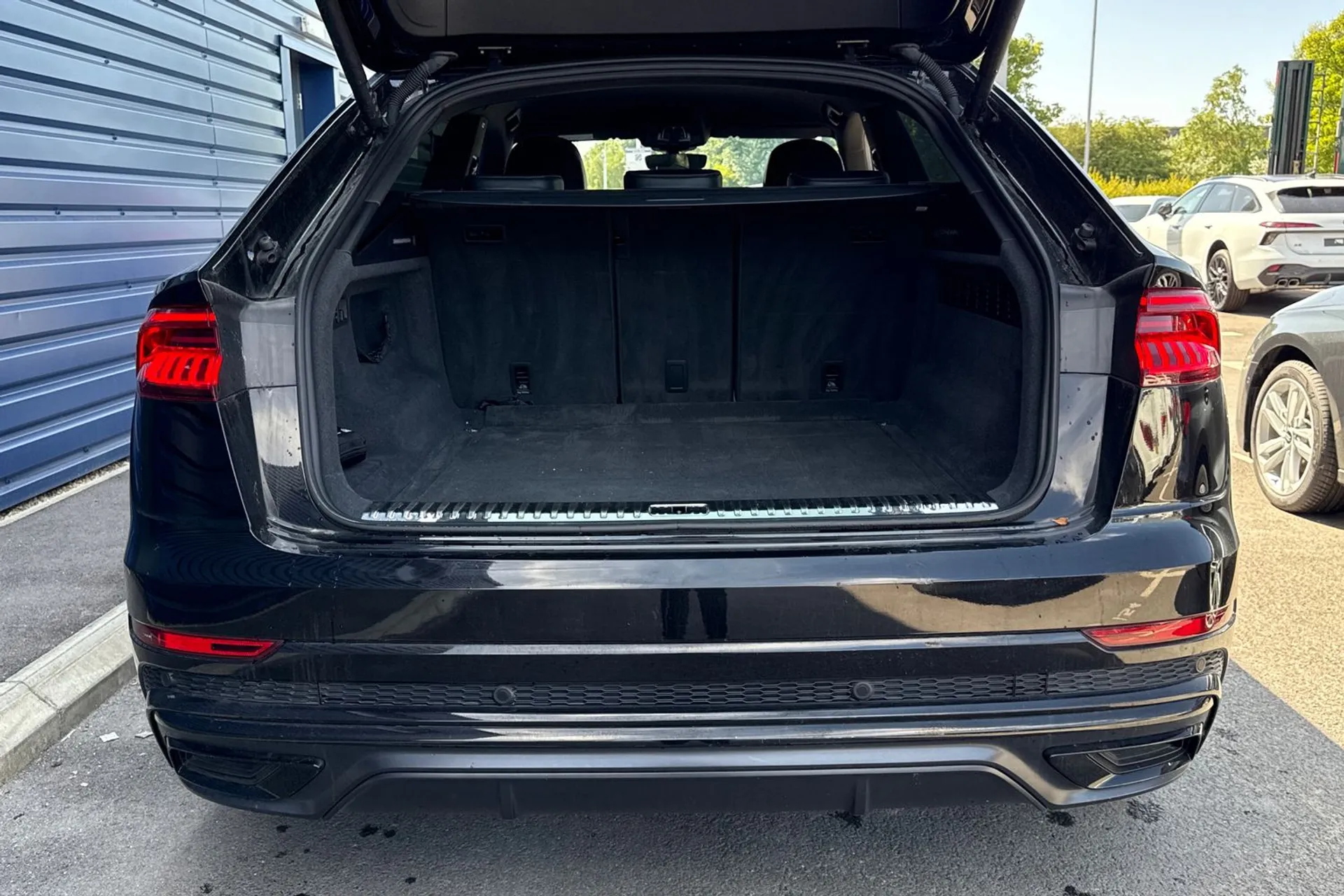 Audi Q8 thumbnail image number 19