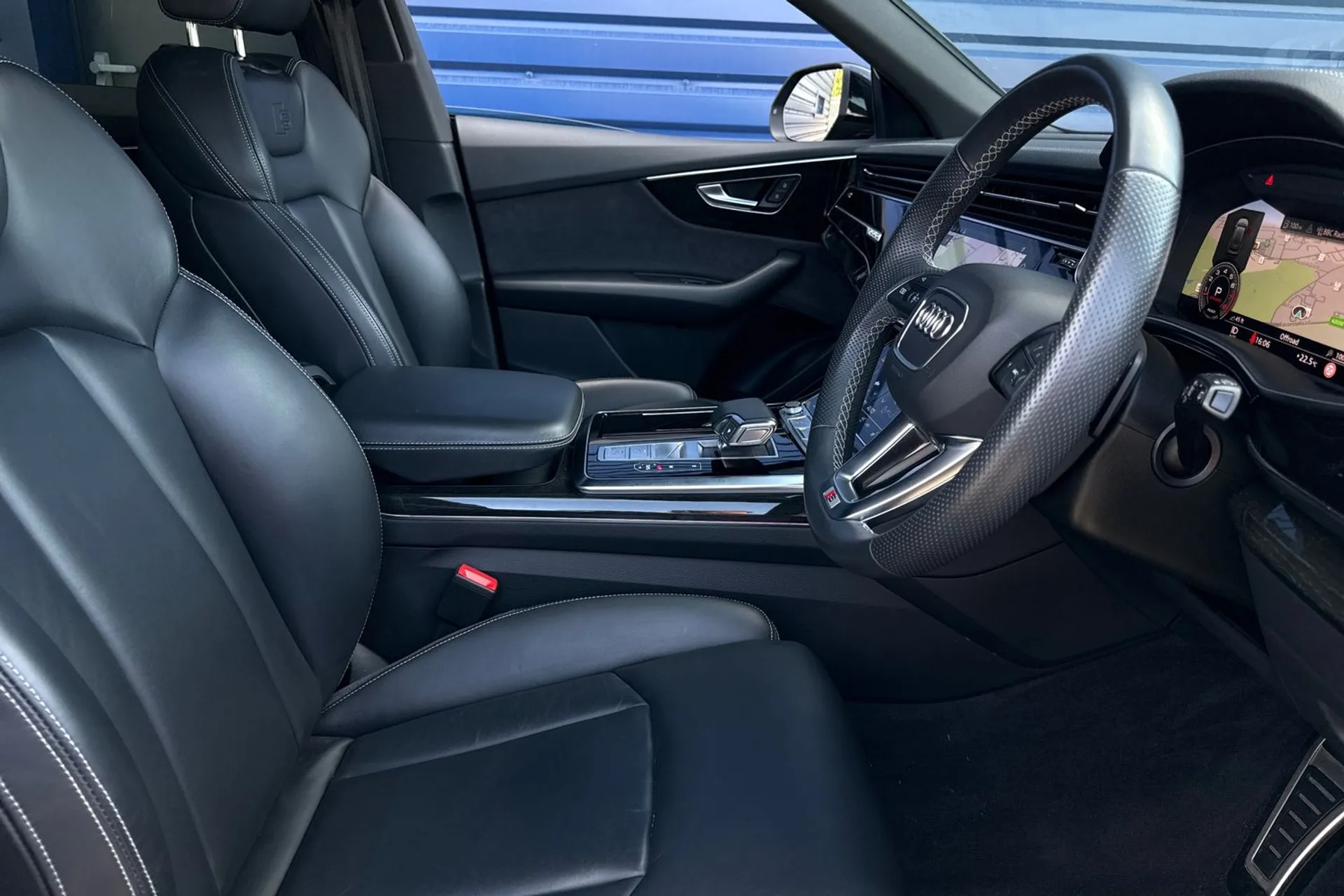 Audi Q8 thumbnail image number 25