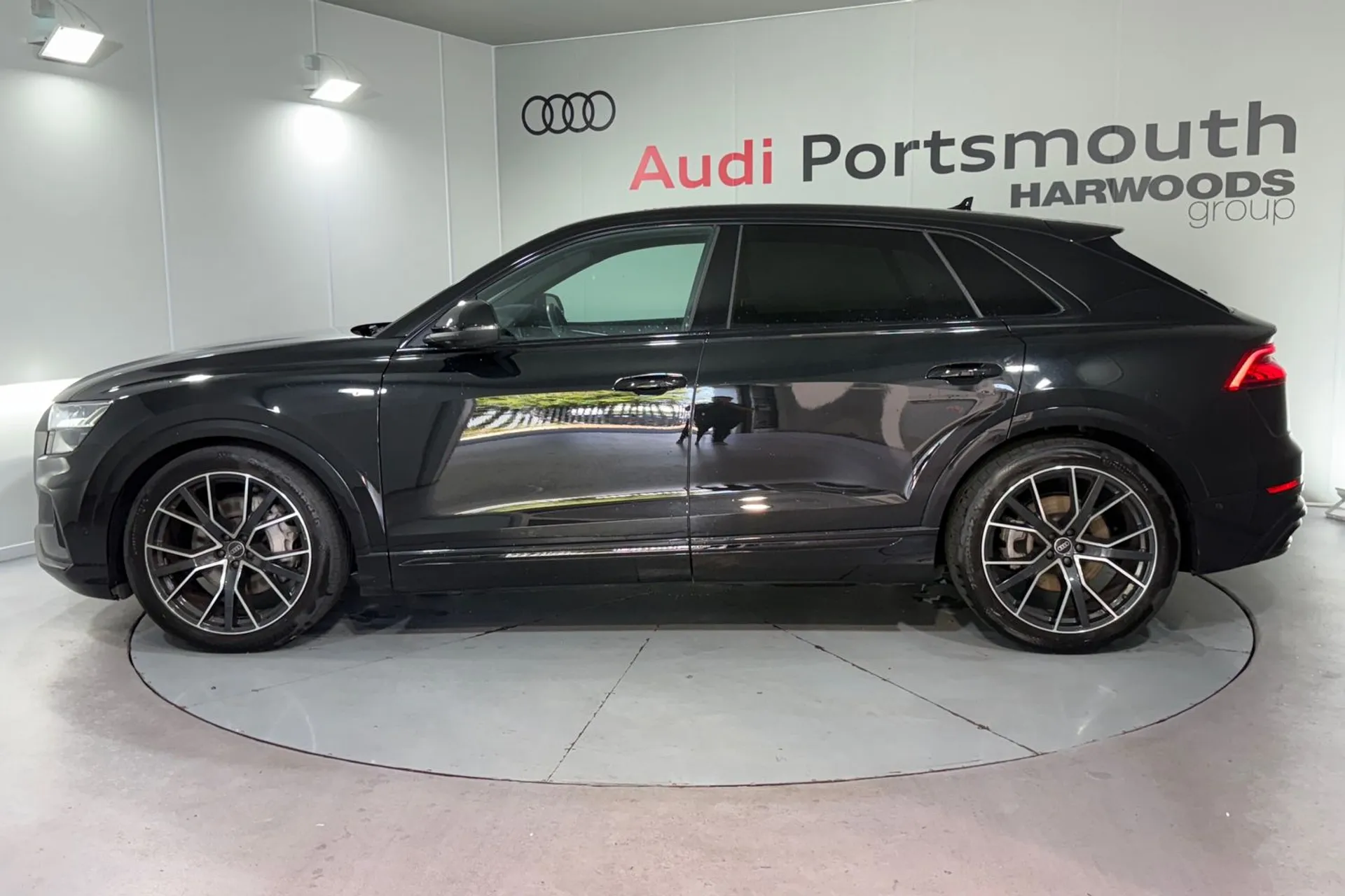 Audi Q8 thumbnail image number 10