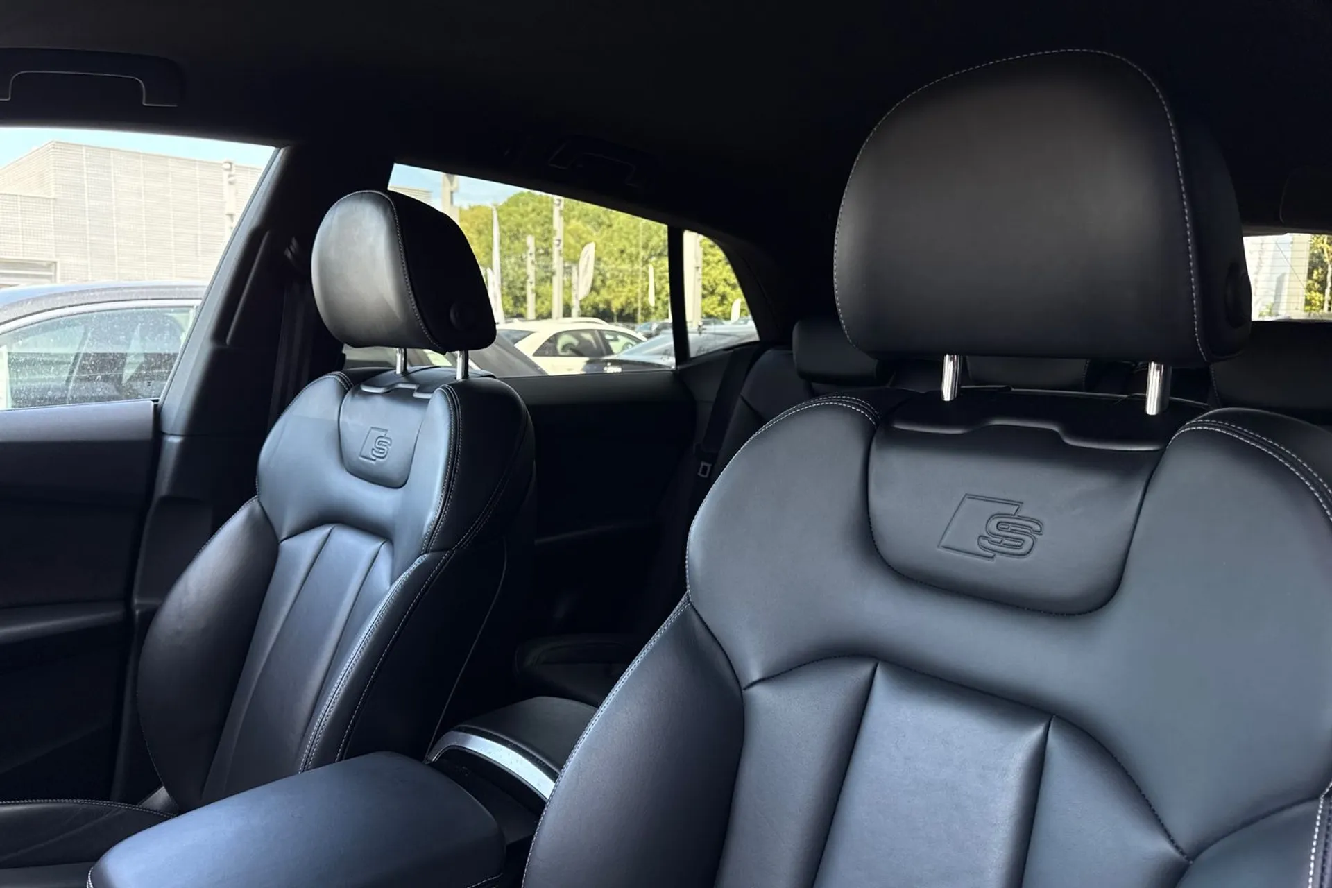 Audi Q8 thumbnail image number 30