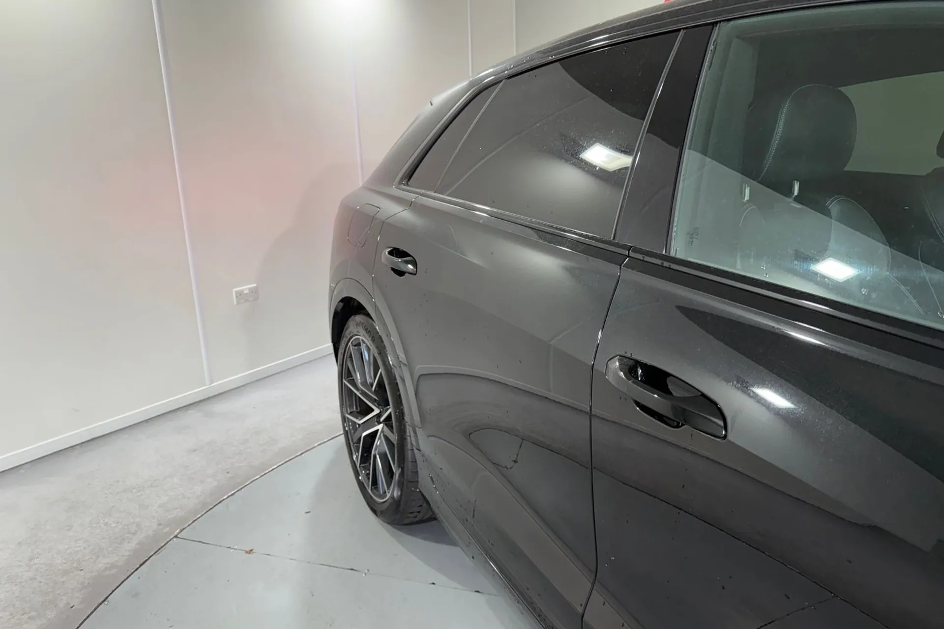 Audi Q8 thumbnail image number 14