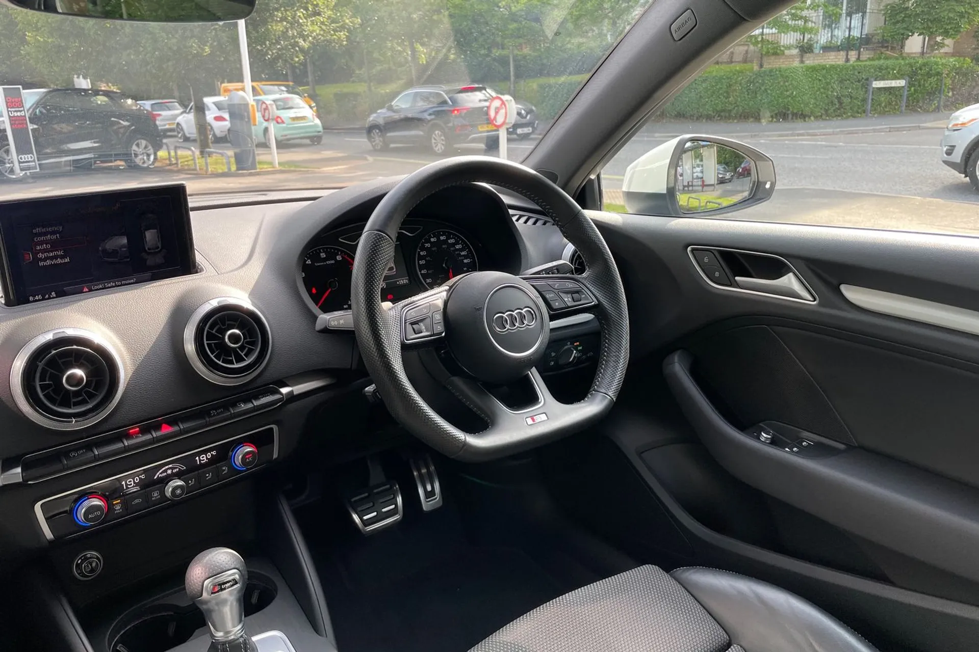 Audi A3 thumbnail image number 32