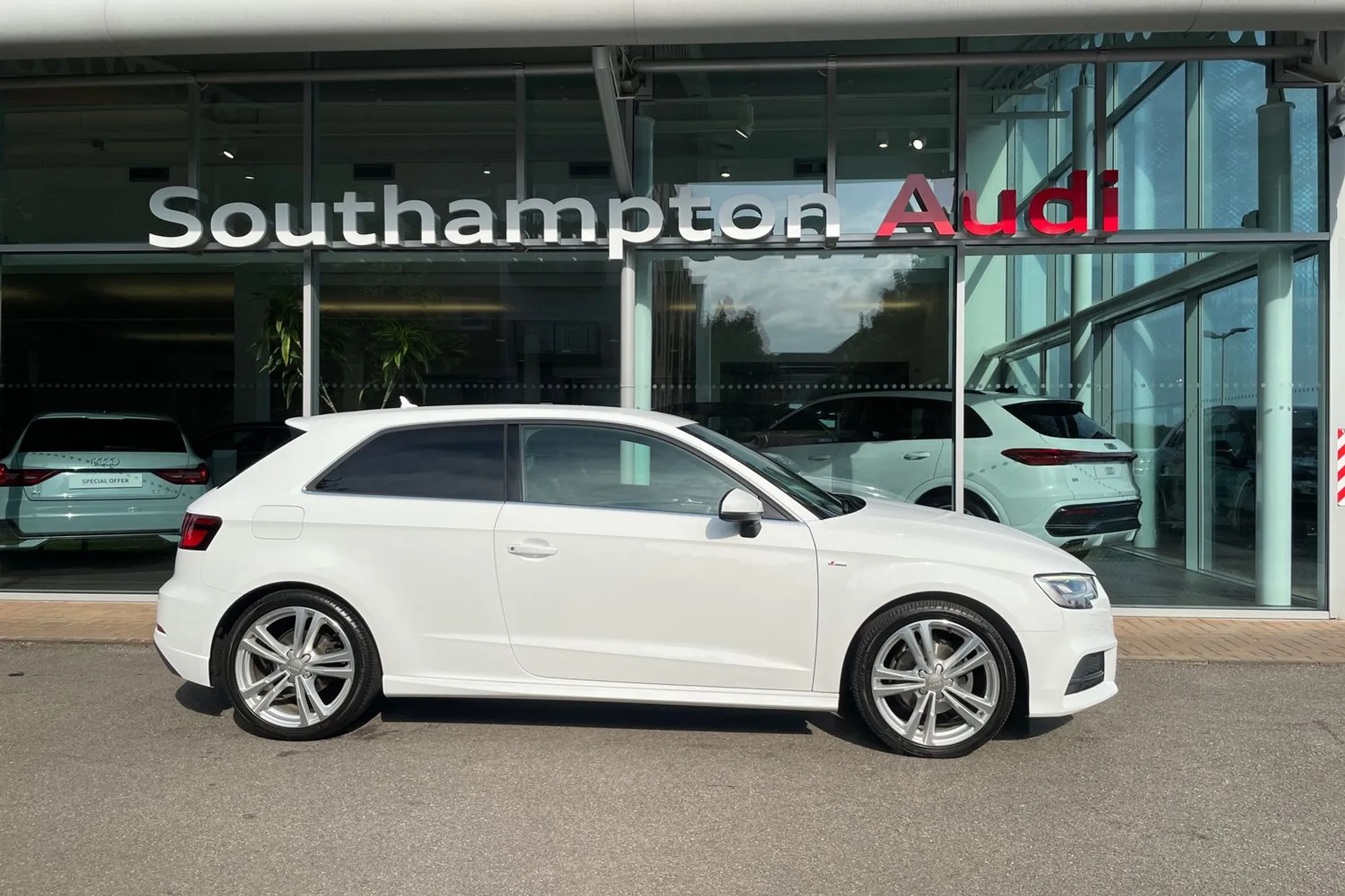 Audi A3 thumbnail image number 2