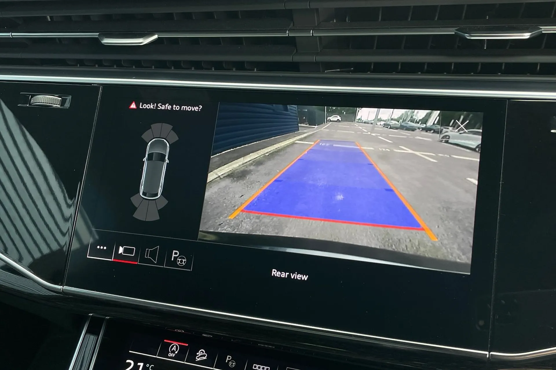 Audi Q8 thumbnail image number 27