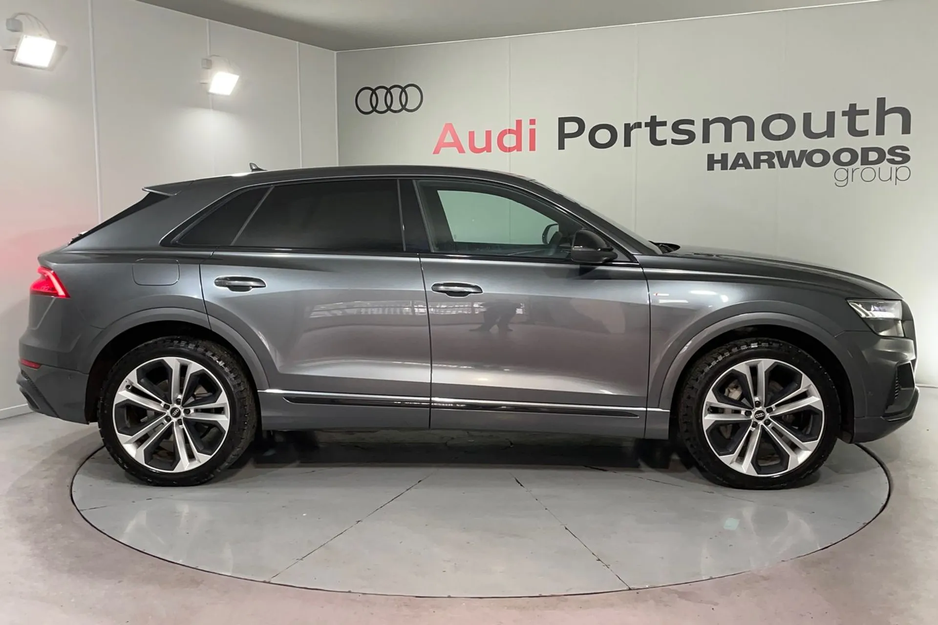 Audi Q8 thumbnail image number 2