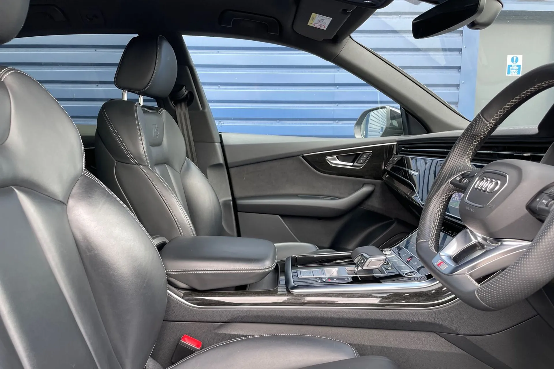 Audi Q8 thumbnail image number 26
