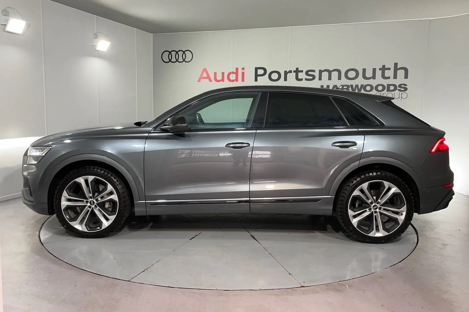 Audi Q8 thumbnail image number 11