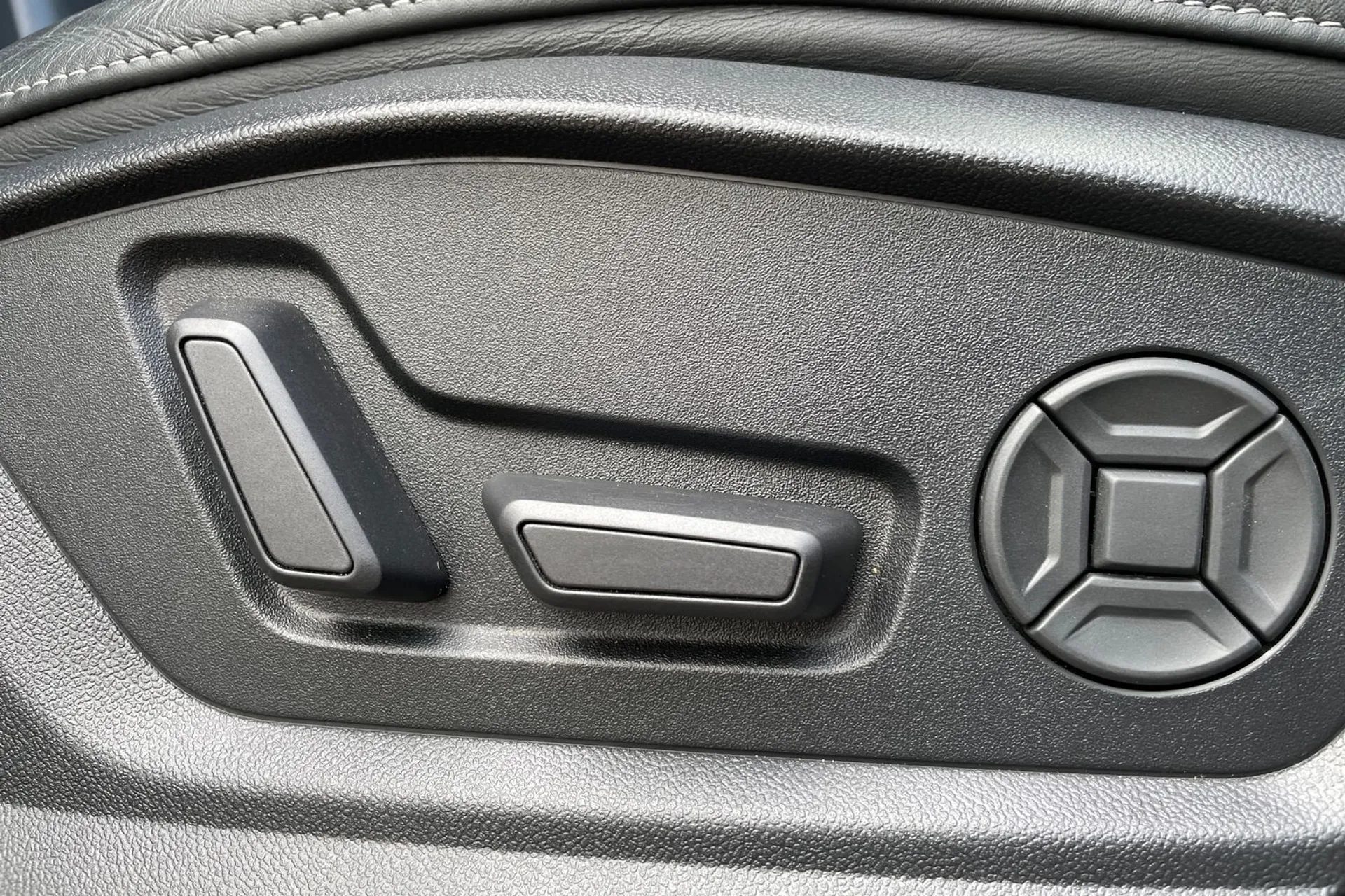 Audi Q8 thumbnail image number 38