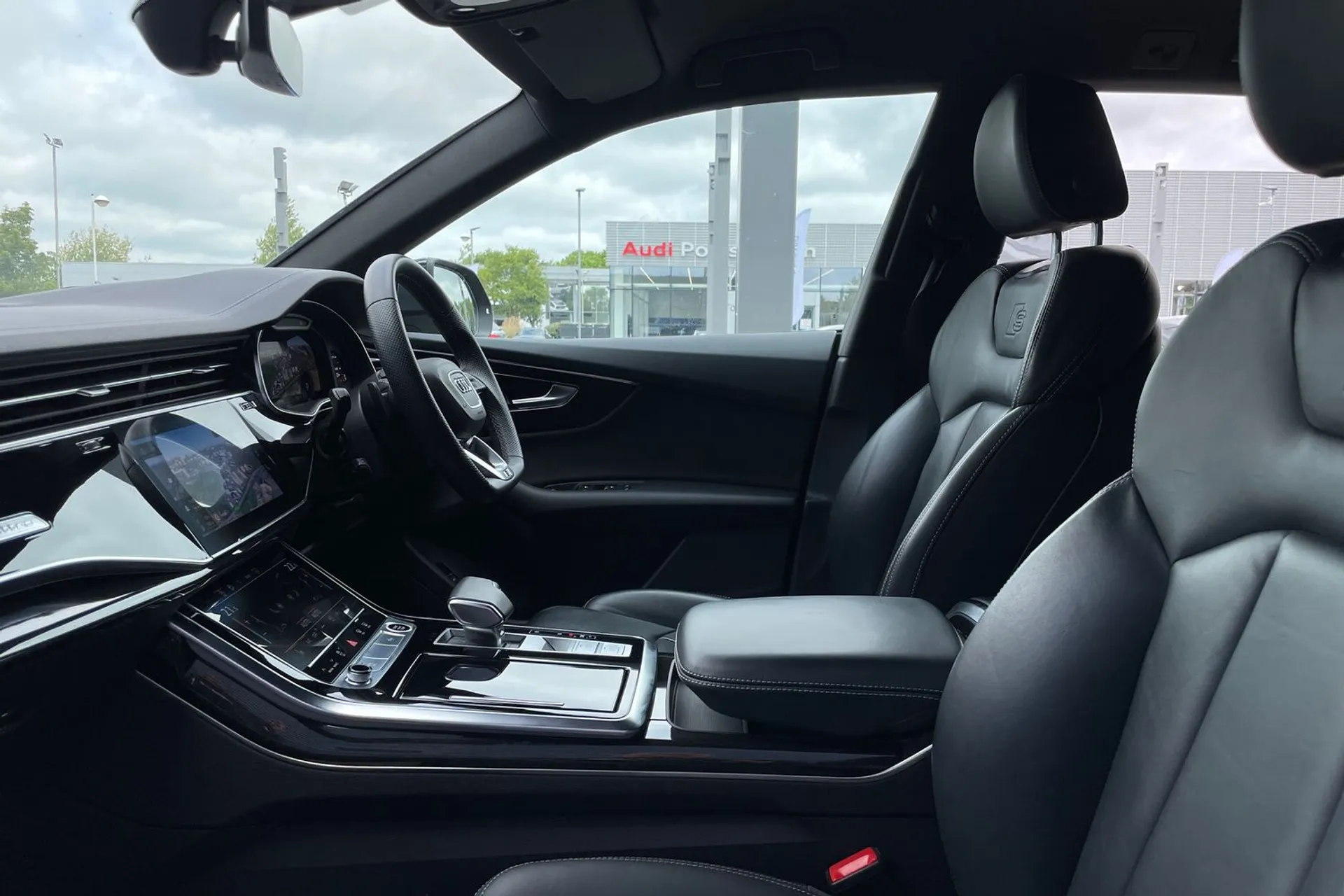 Audi Q8 thumbnail image number 31