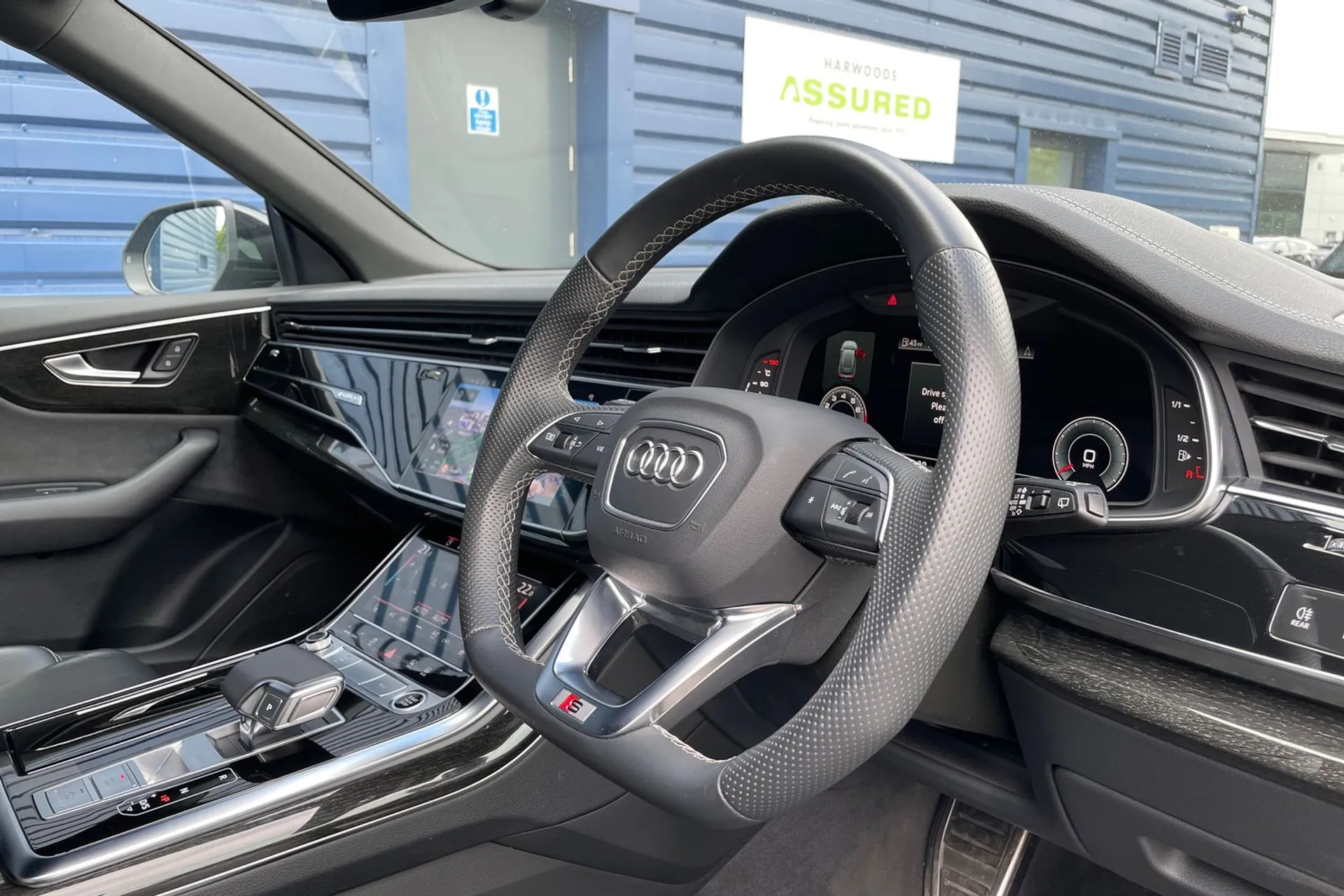 Audi Q8 thumbnail image number 28