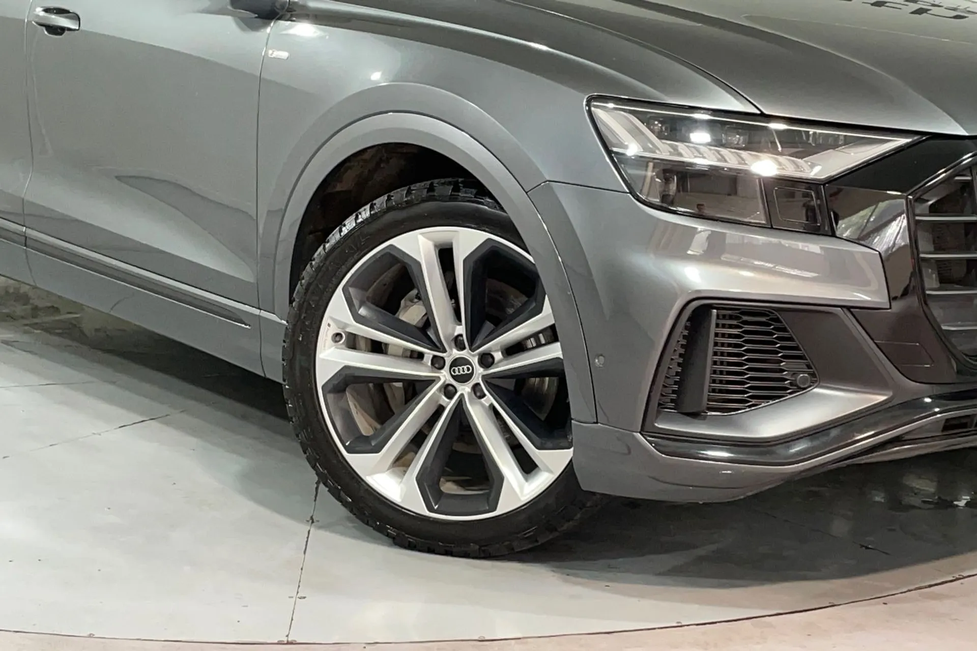 Audi Q8 thumbnail image number 10