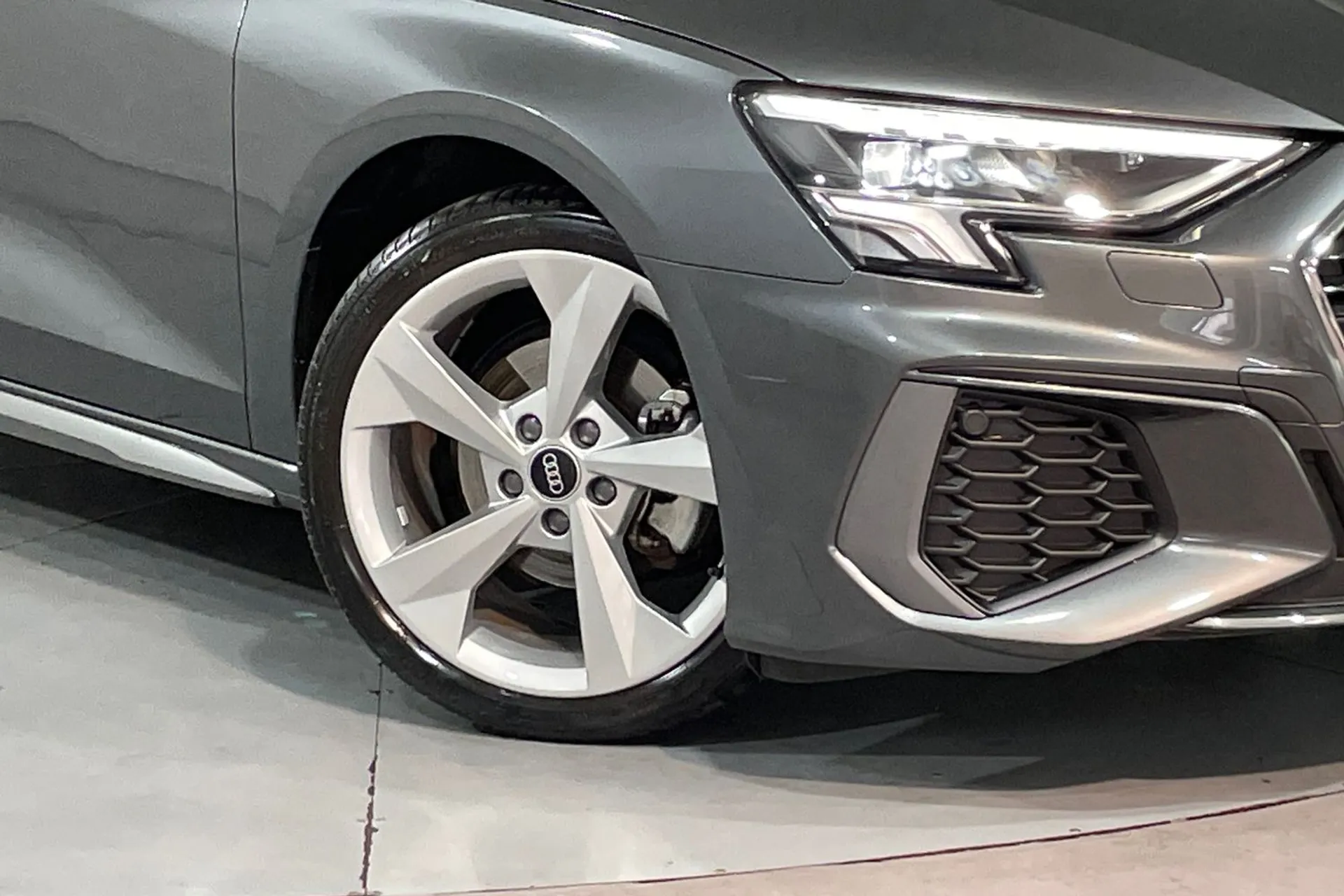 Audi A3 thumbnail image number 9