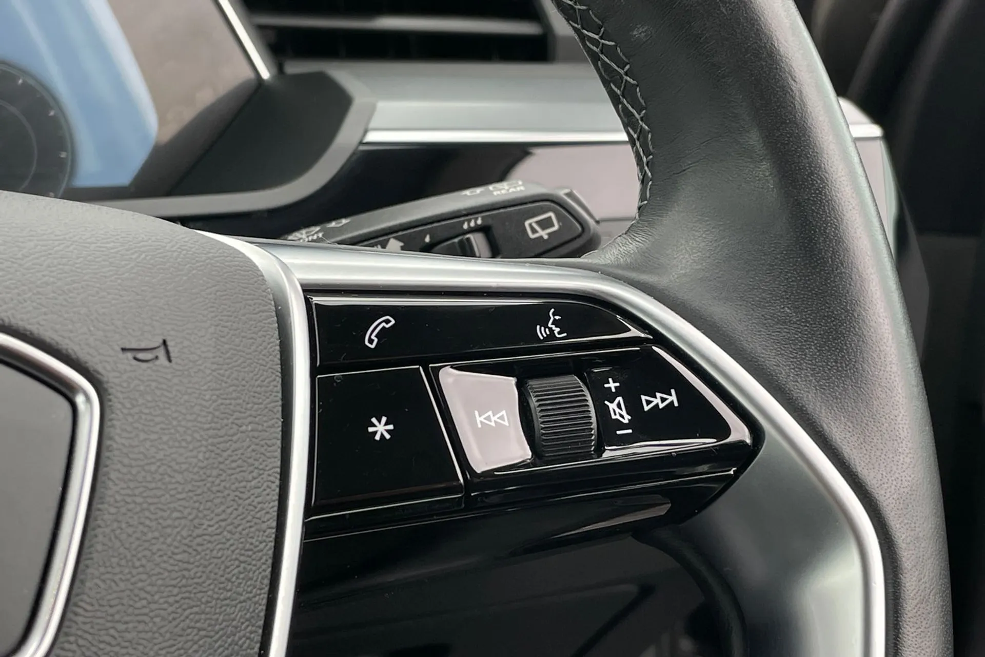 Audi Q8 thumbnail image number 39