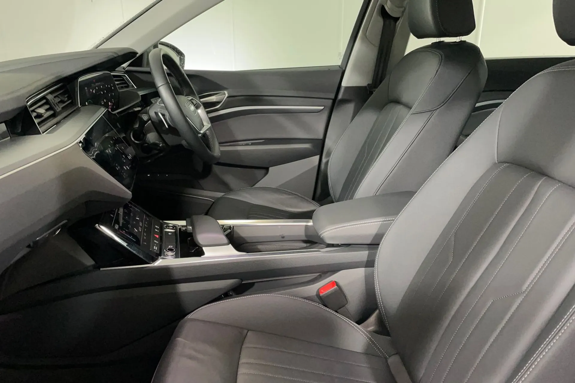 Audi Q8 thumbnail image number 29