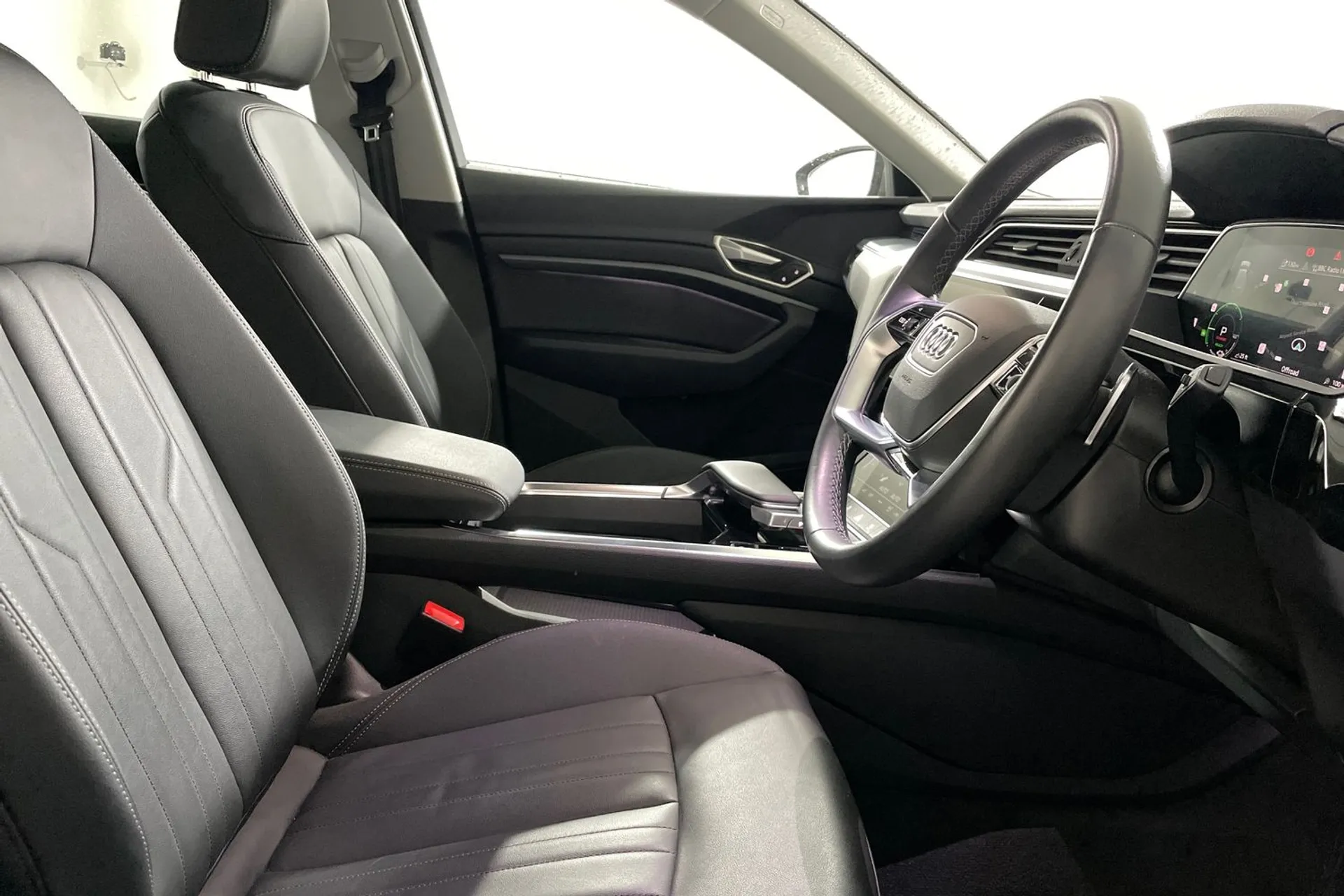 Audi Q8 thumbnail image number 25