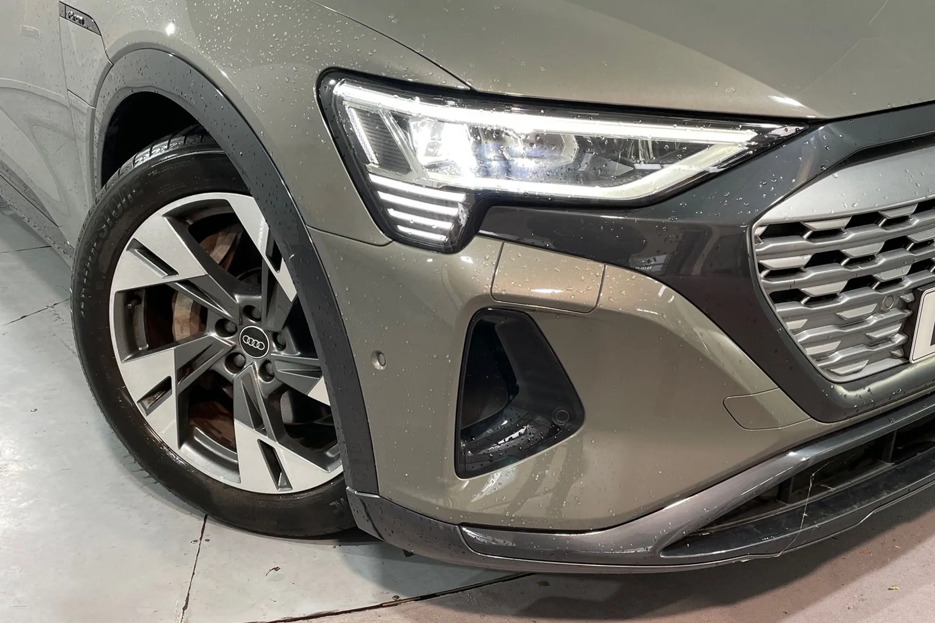 Audi Q8 thumbnail image number 6
