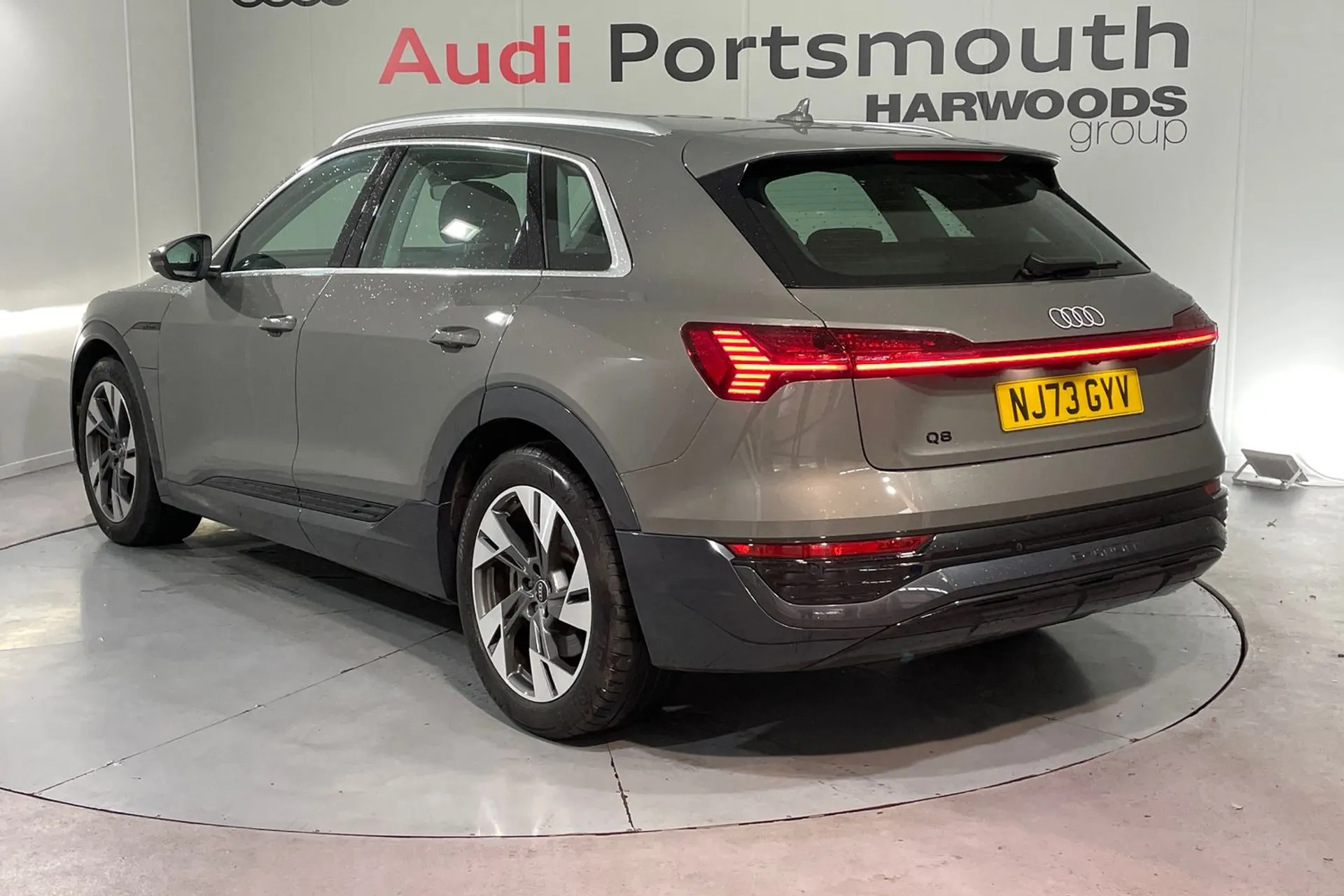Audi Q8 thumbnail image number 9