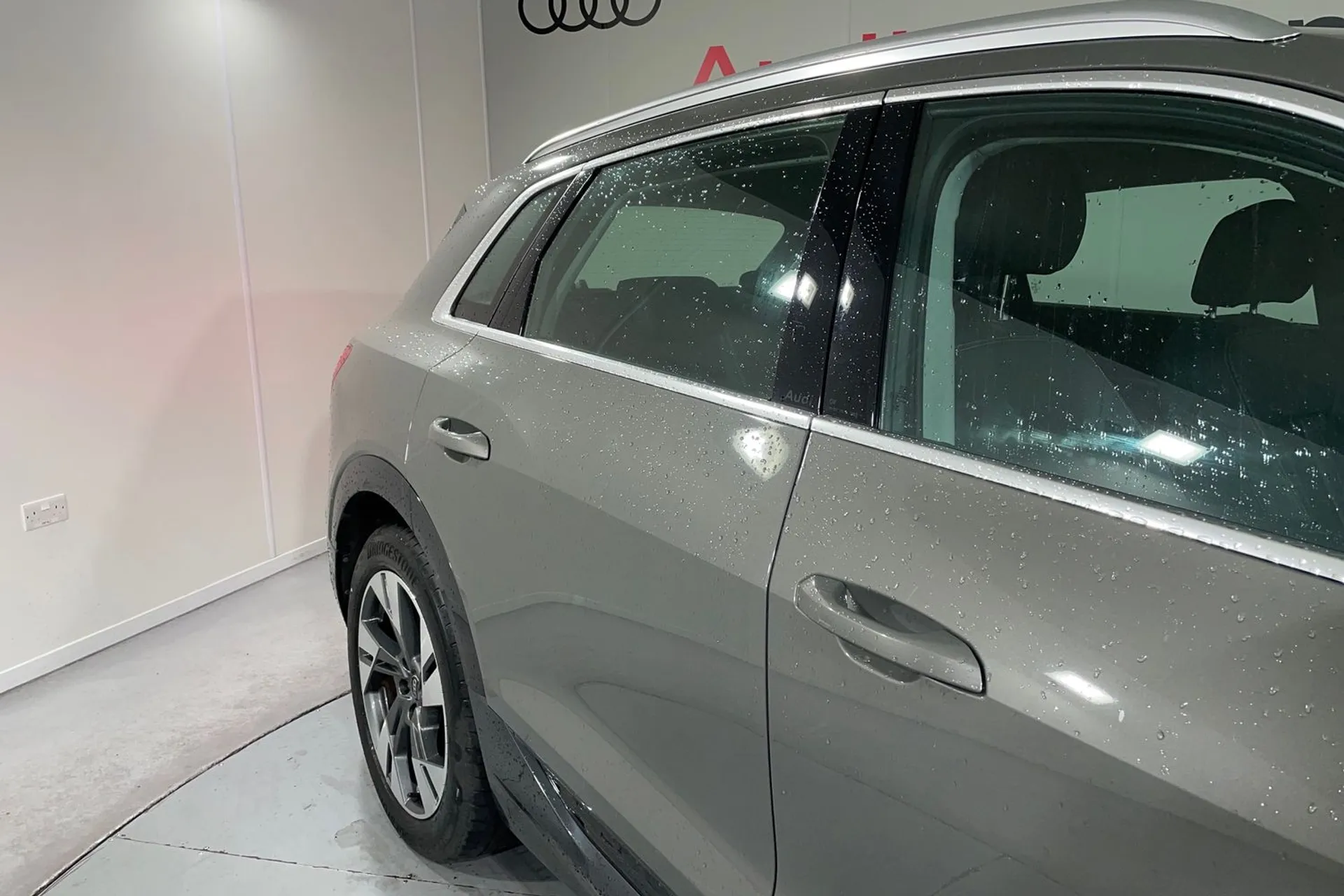 Audi Q8 thumbnail image number 14
