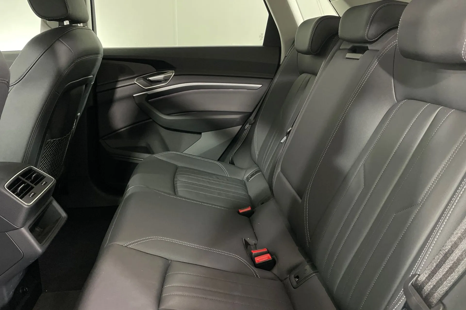 Audi Q8 thumbnail image number 31