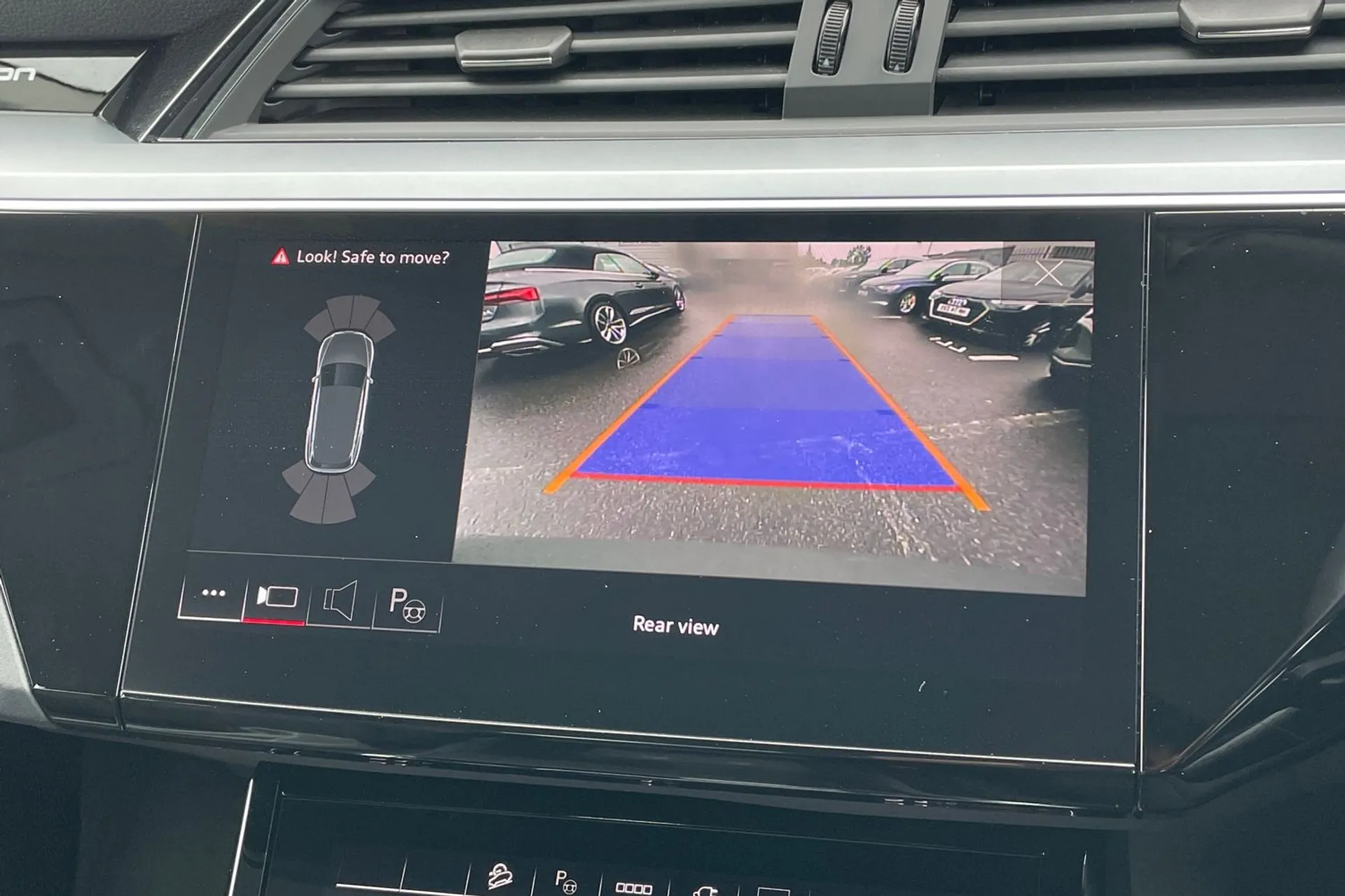 Audi Q8 thumbnail image number 5