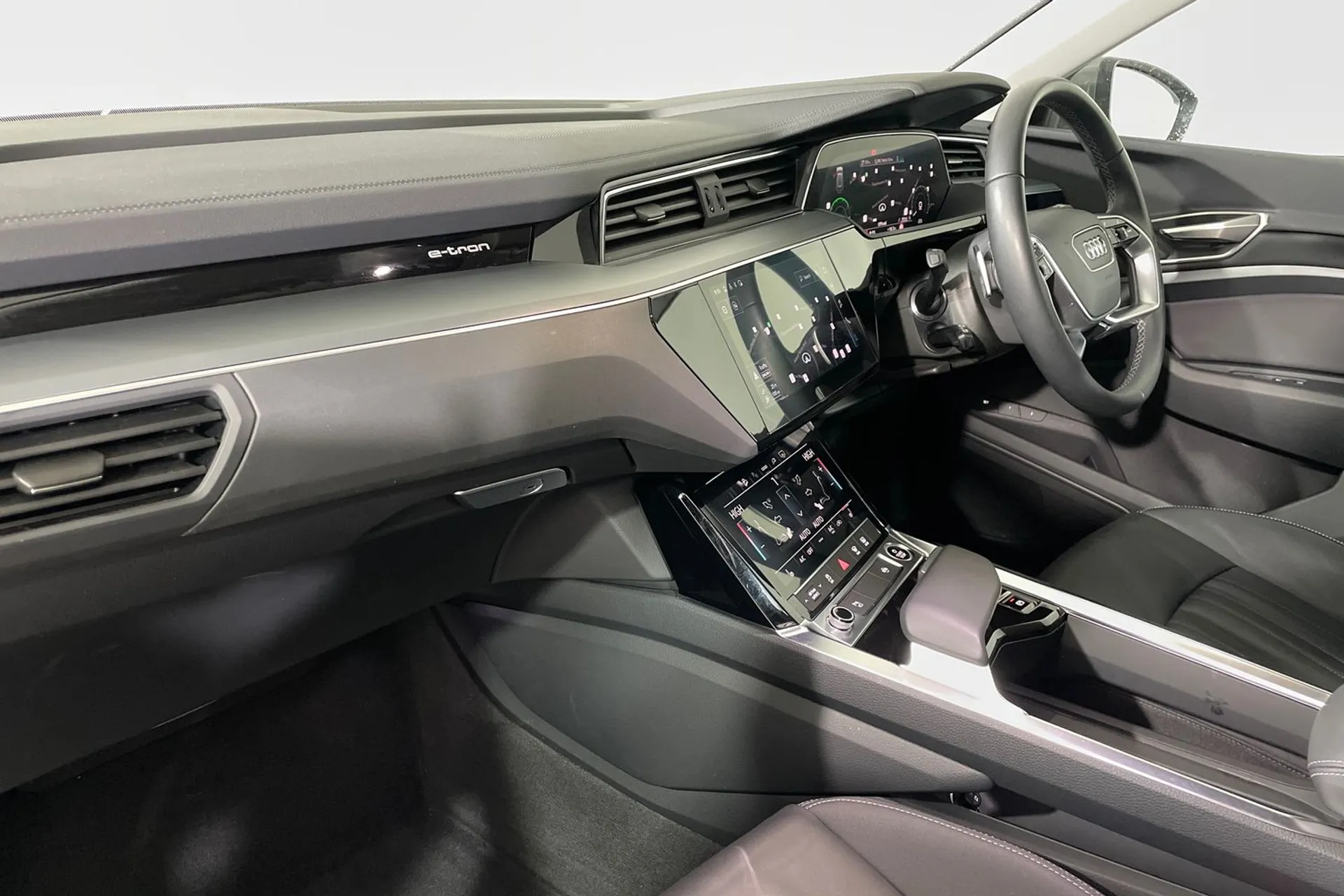 Audi Q8 thumbnail image number 28