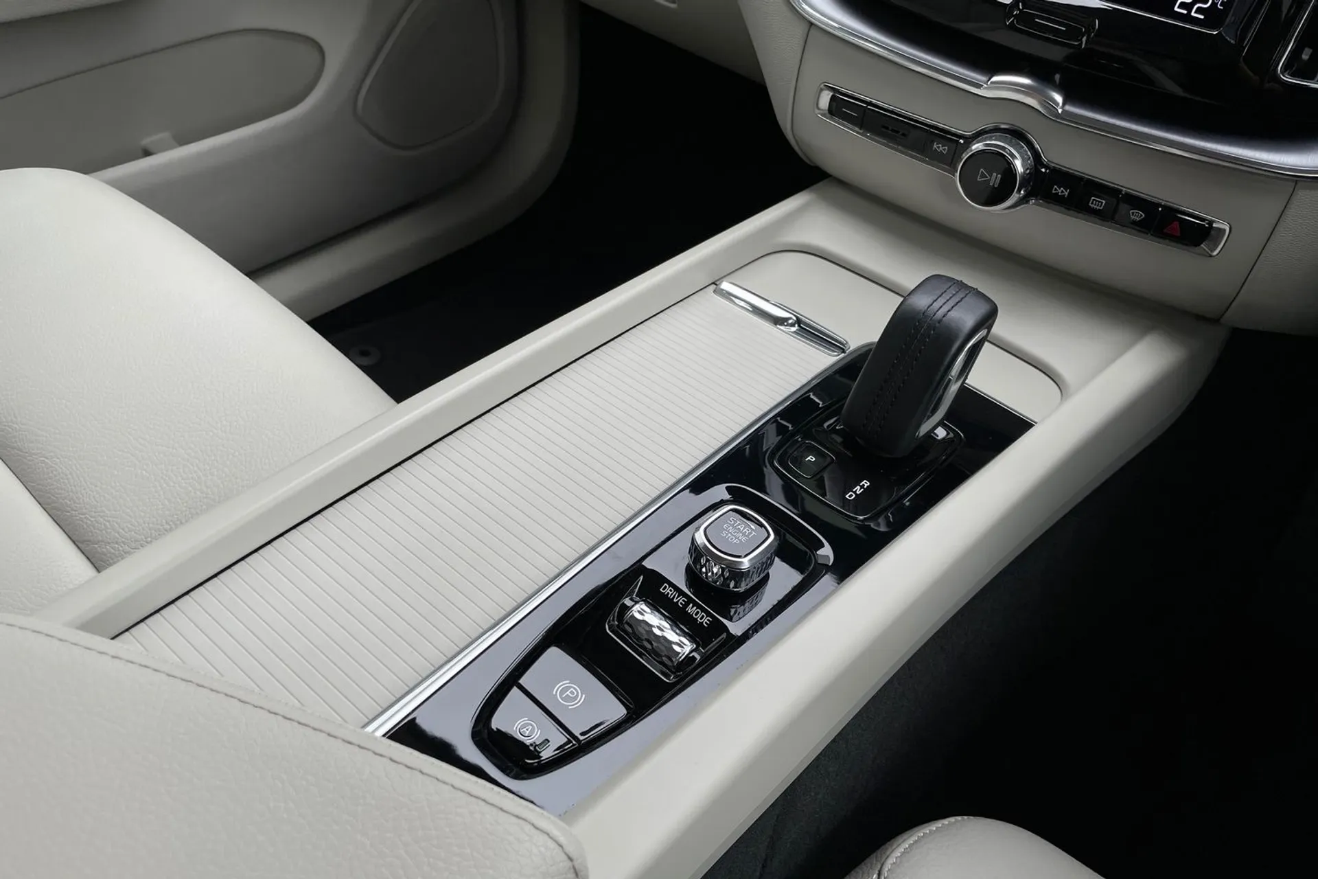 Volvo XC60 thumbnail image number 42