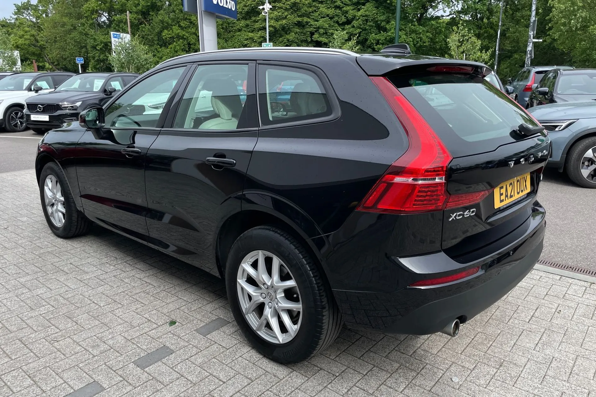 Volvo XC60 thumbnail image number 9