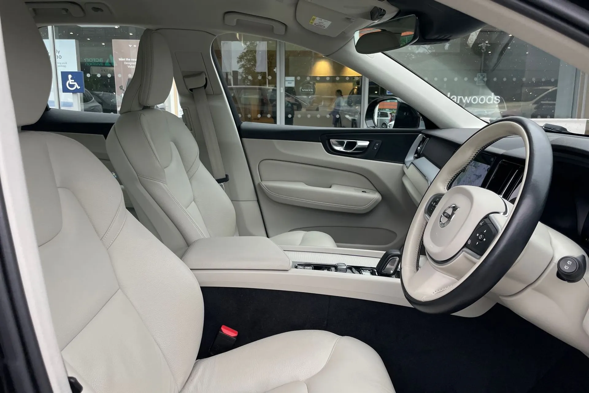 Volvo XC60 thumbnail image number 25